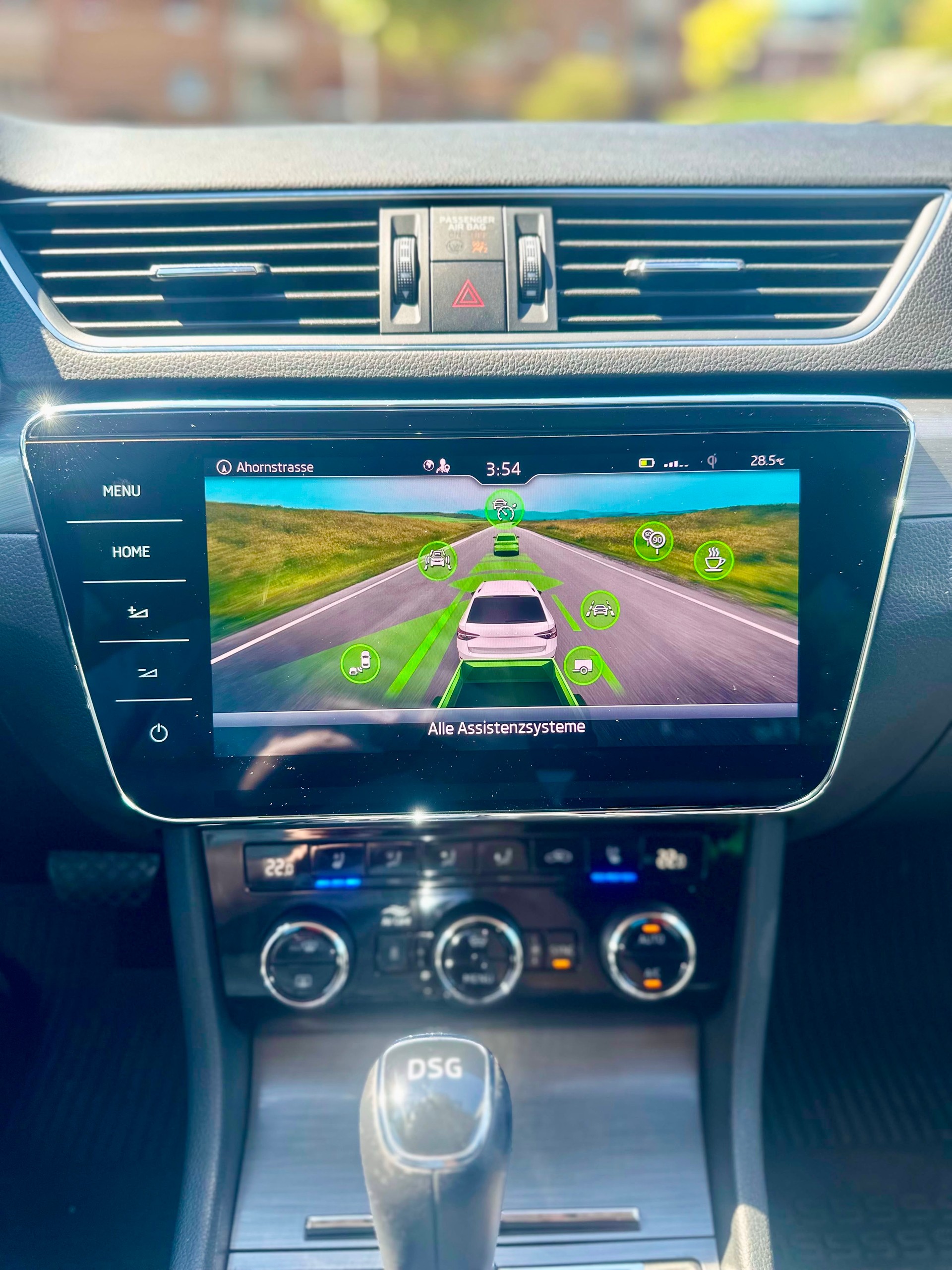 SKODA Superb Combi 2.0 TDi Style DSG-image-15