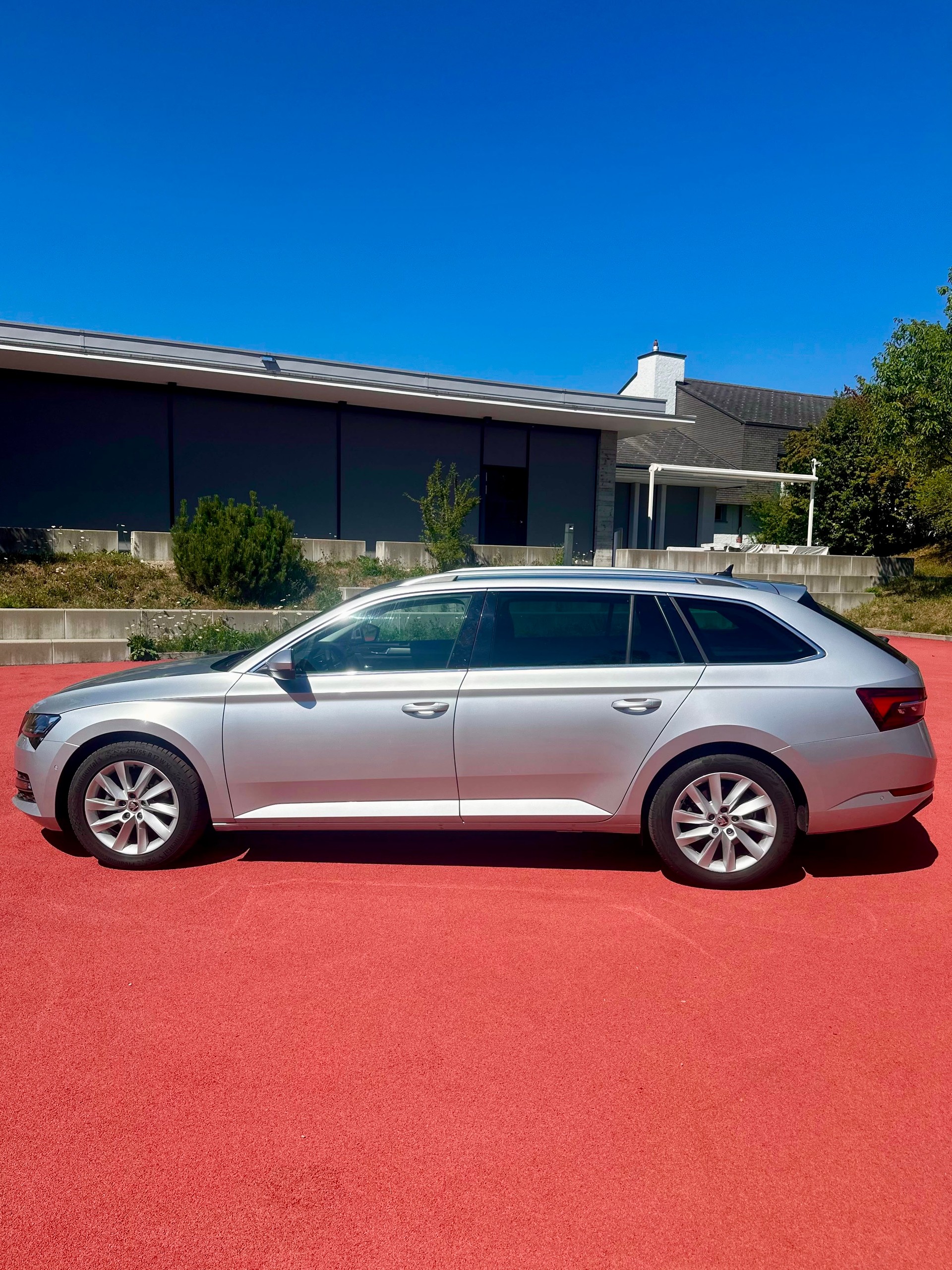 SKODA Superb Combi 2.0 TDi Style DSG-image-8