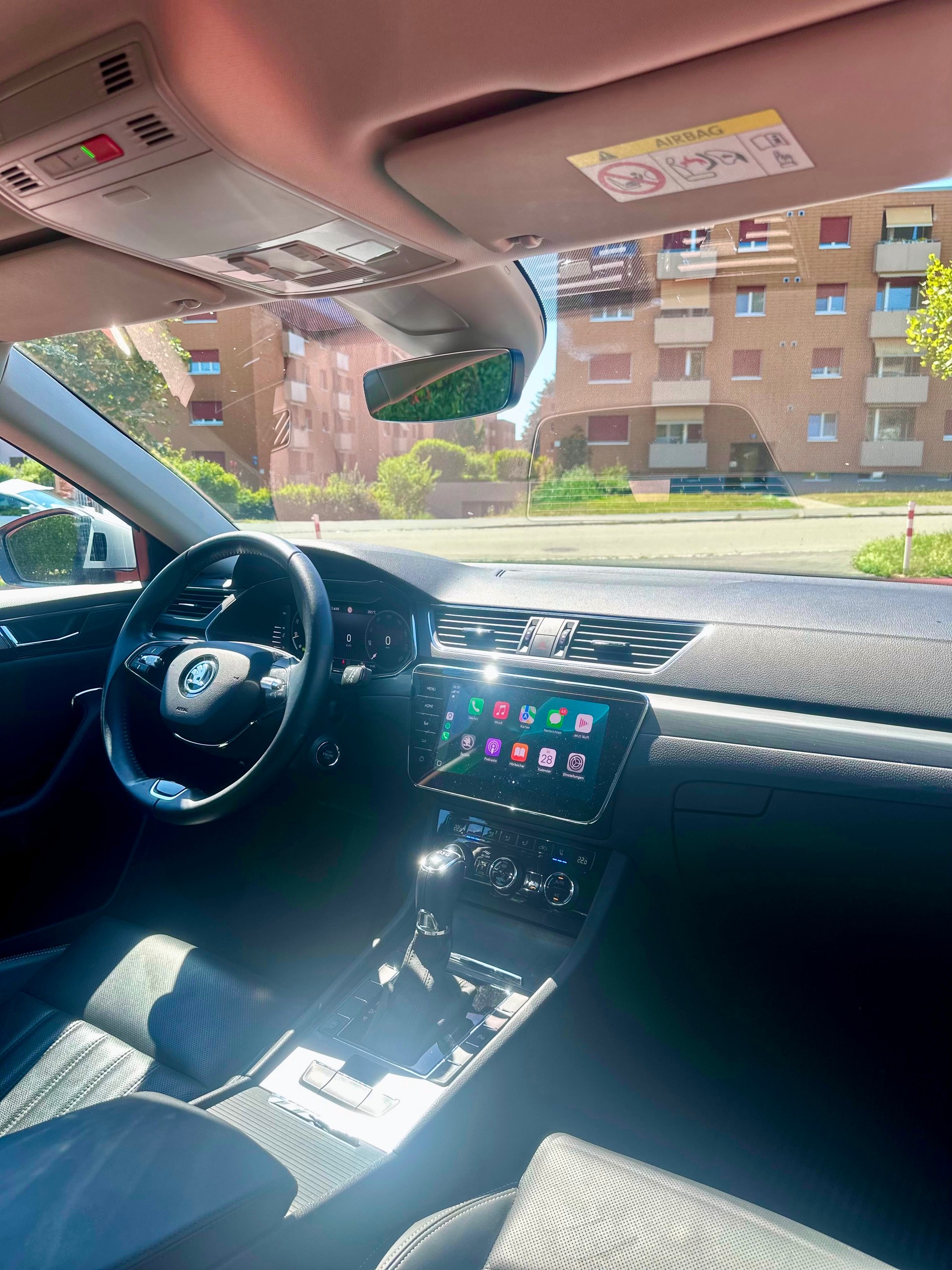 SKODA Superb Combi 2.0 TDi Style DSG-image-13