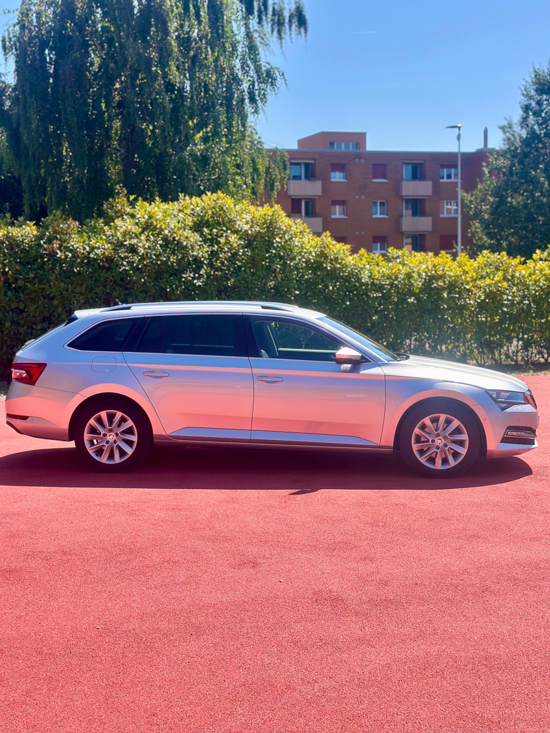 SKODA Superb Combi 2.0 TDi Style DSG-image-3