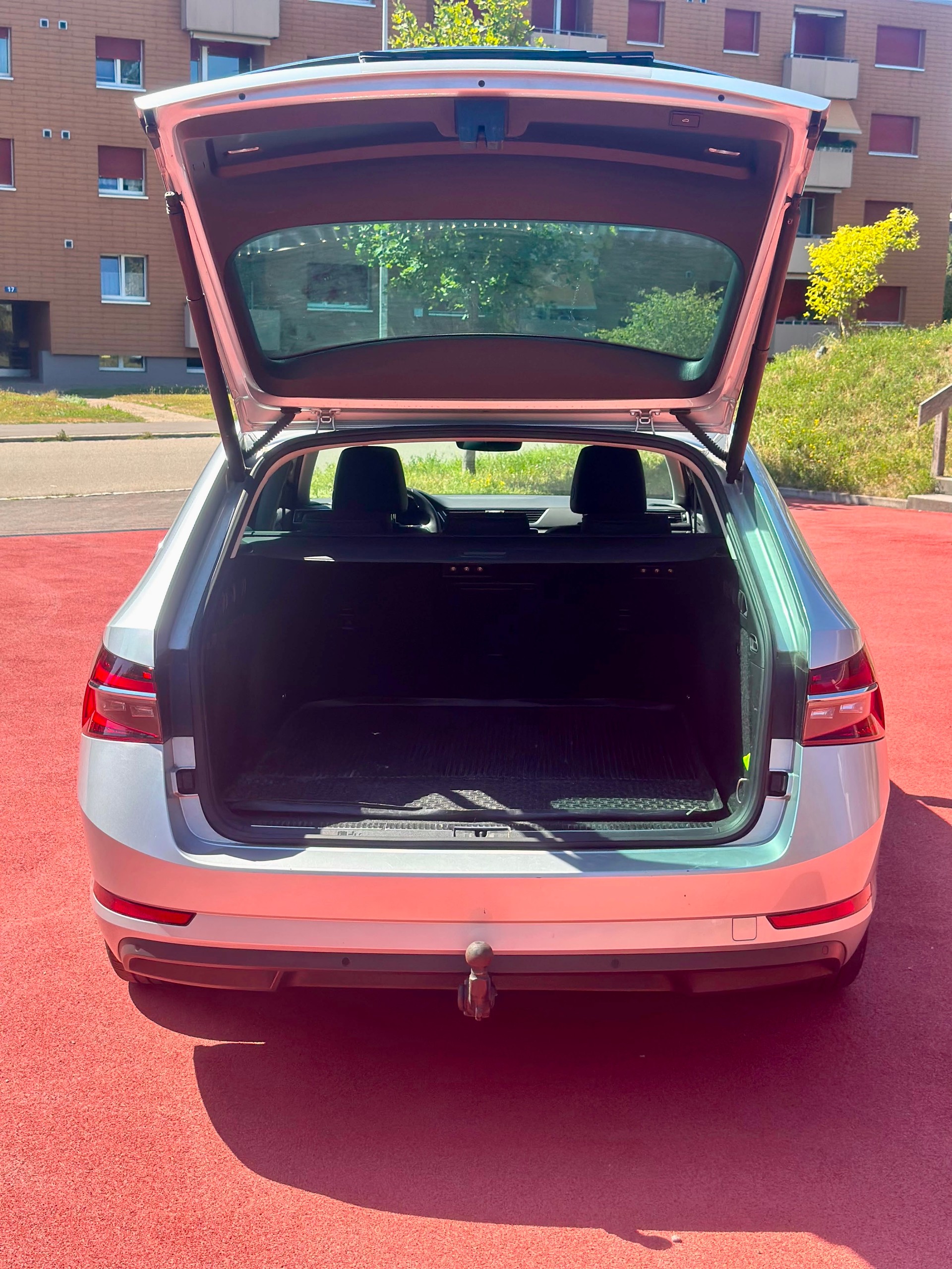 SKODA Superb Combi 2.0 TDi Style DSG-image-6