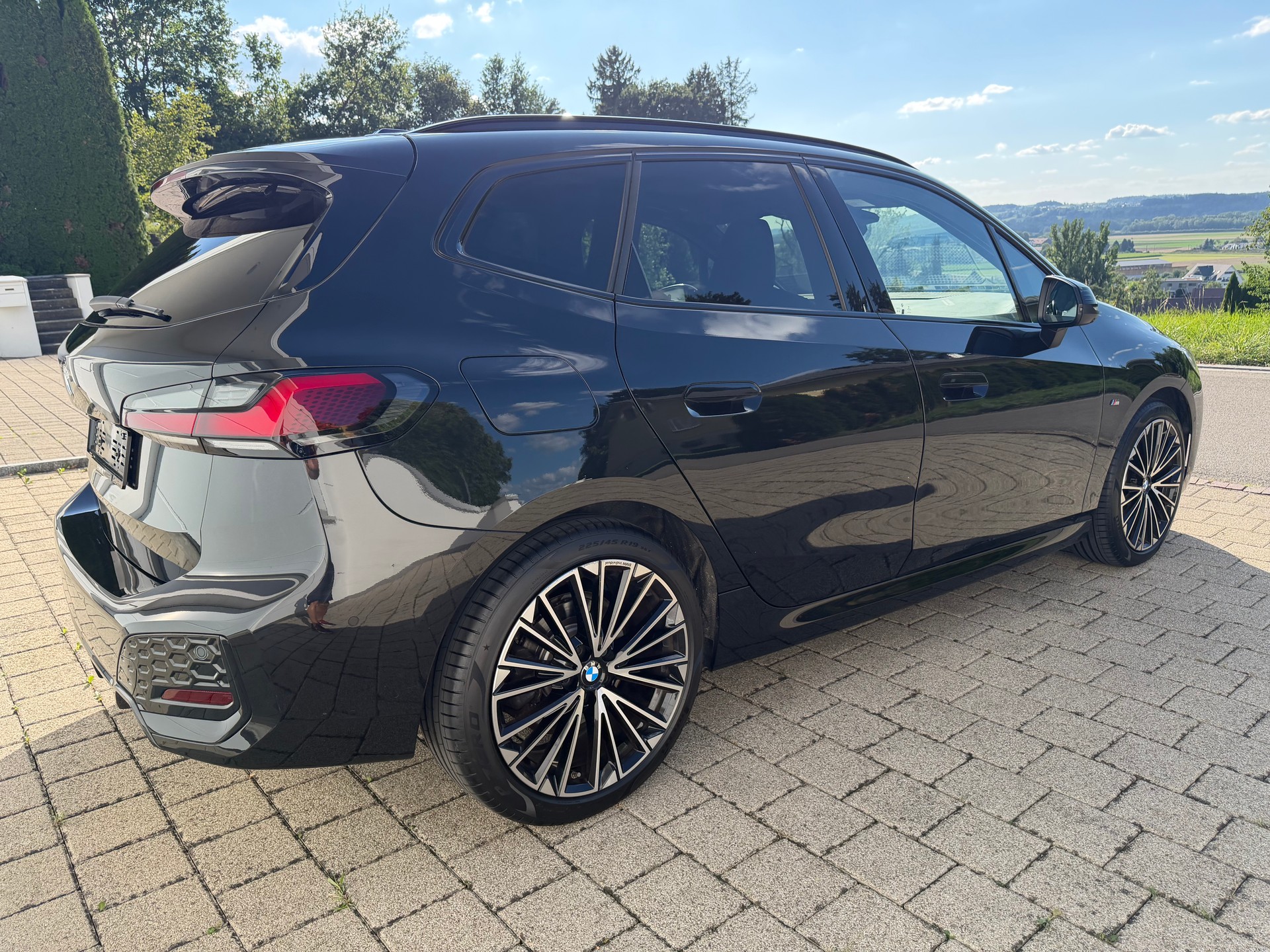 BMW 220i Active Tourer M Sport DKG-image-4