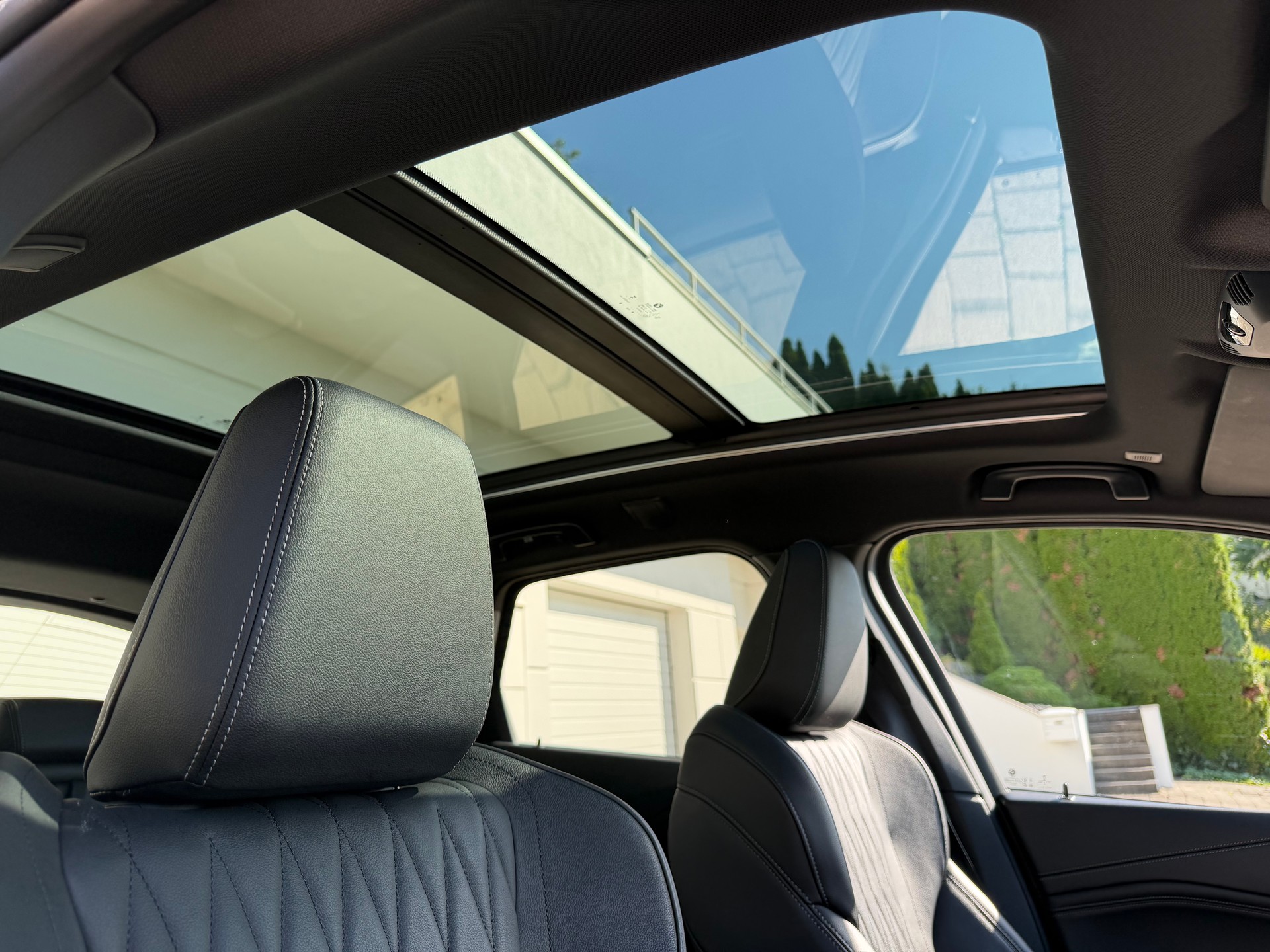 BMW 220i Active Tourer M Sport DKG-image-8