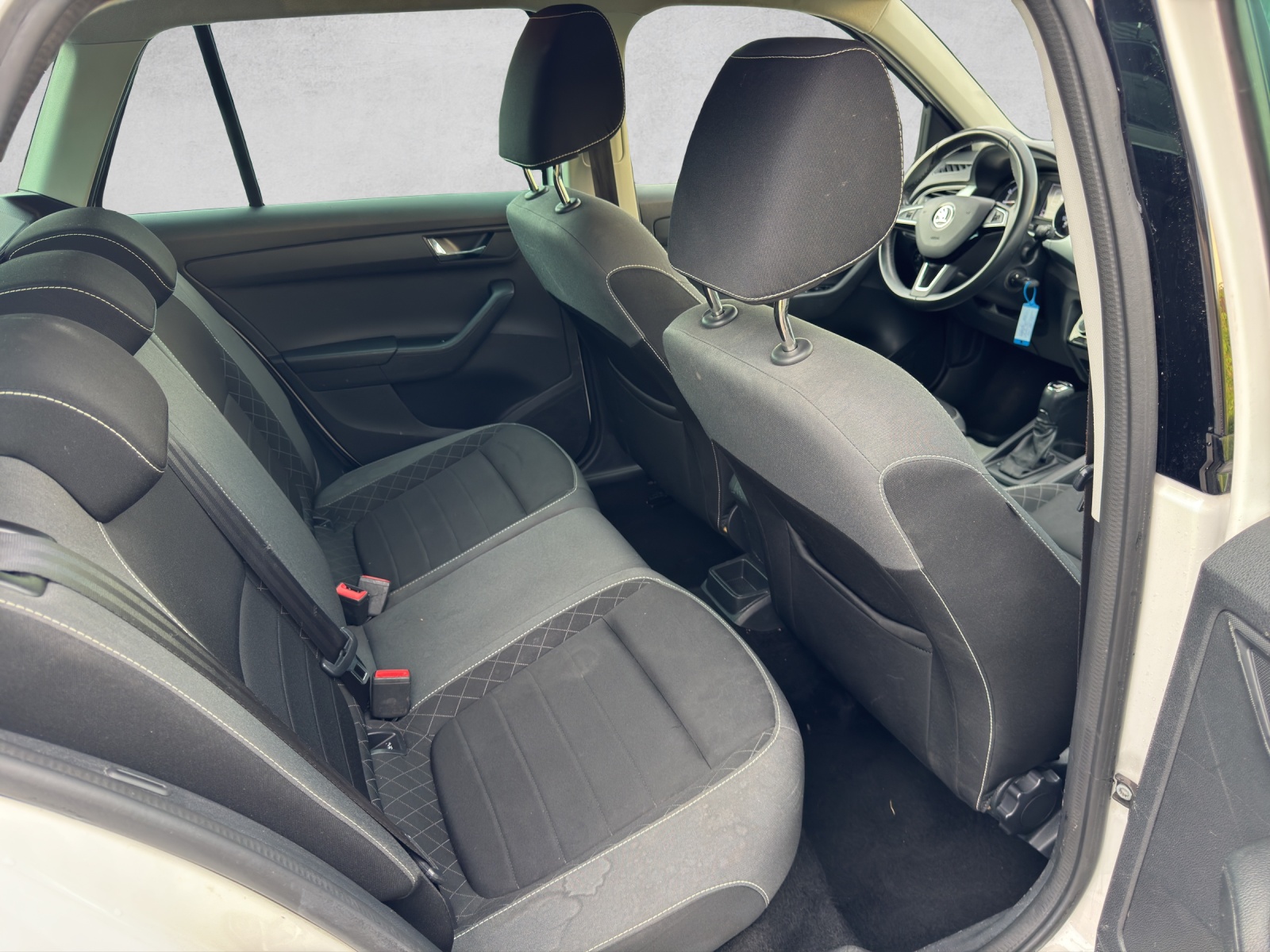SKODA Fabia Combi 1.0 TSI Ambition-image-16