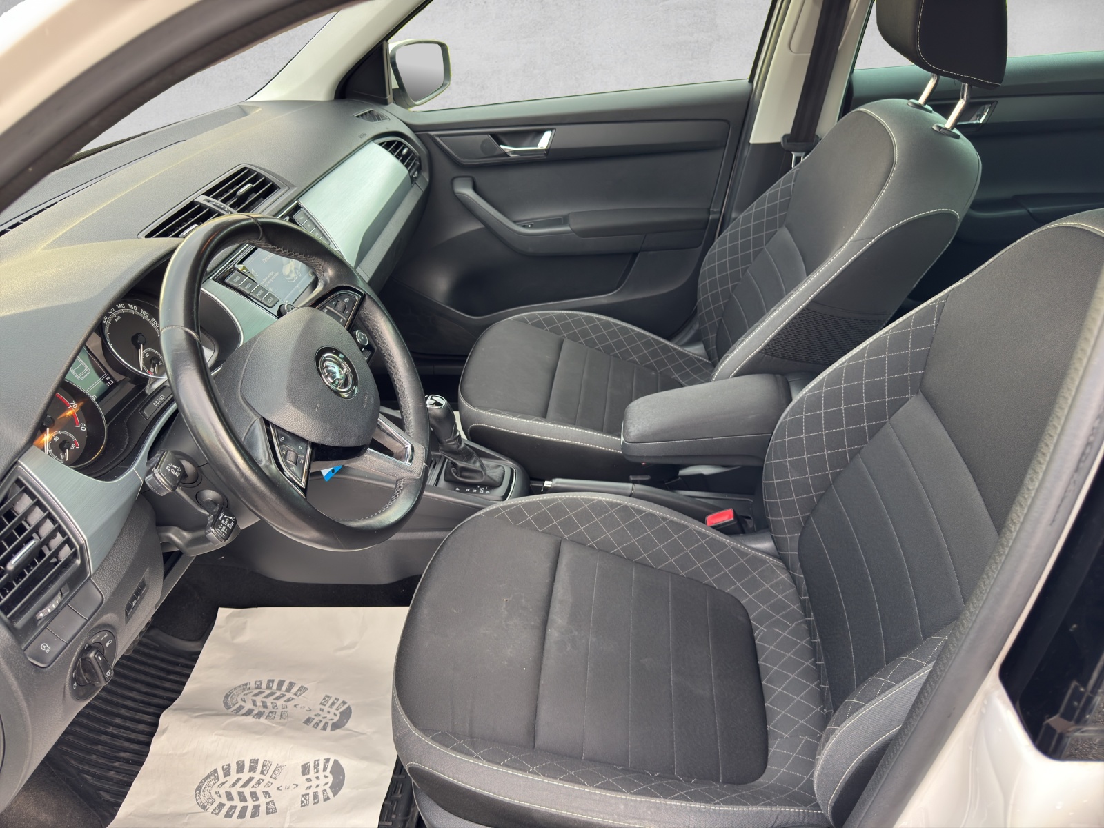 SKODA Fabia Combi 1.0 TSI Ambition-image-8