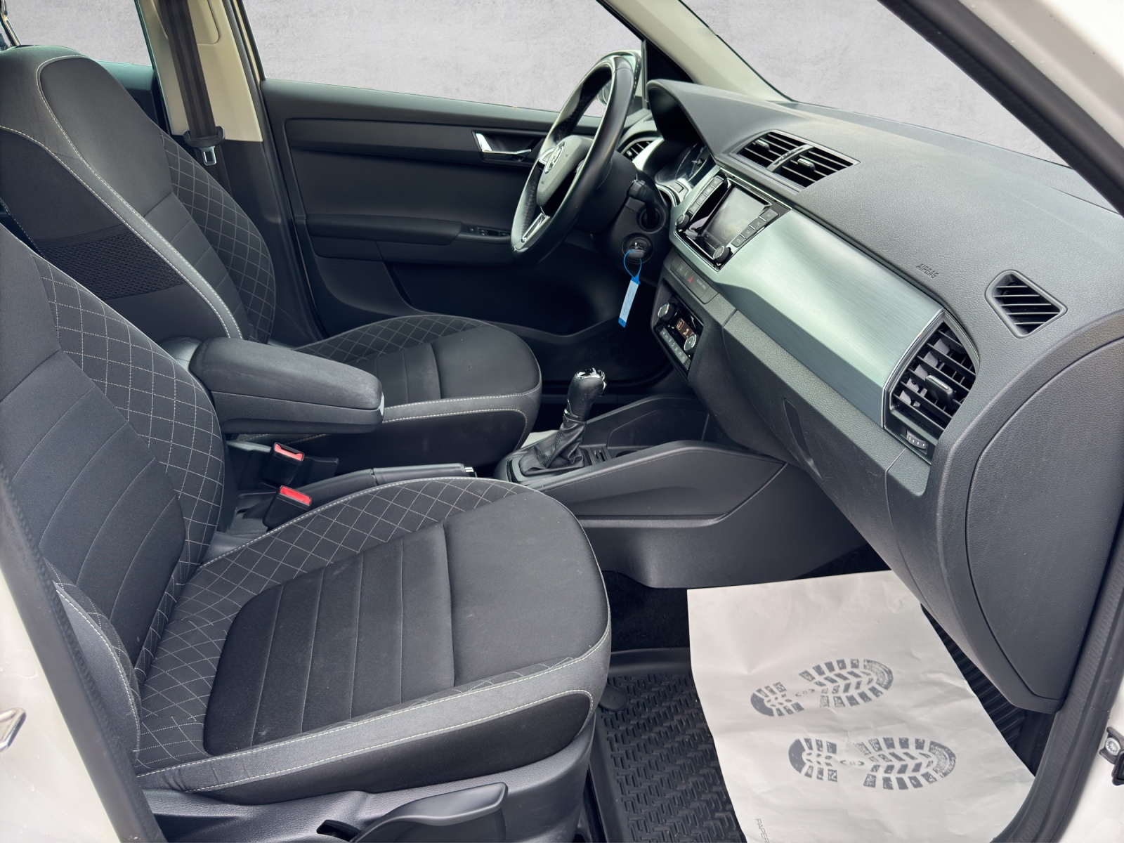 SKODA Fabia Combi 1.0 TSI Ambition-image-15