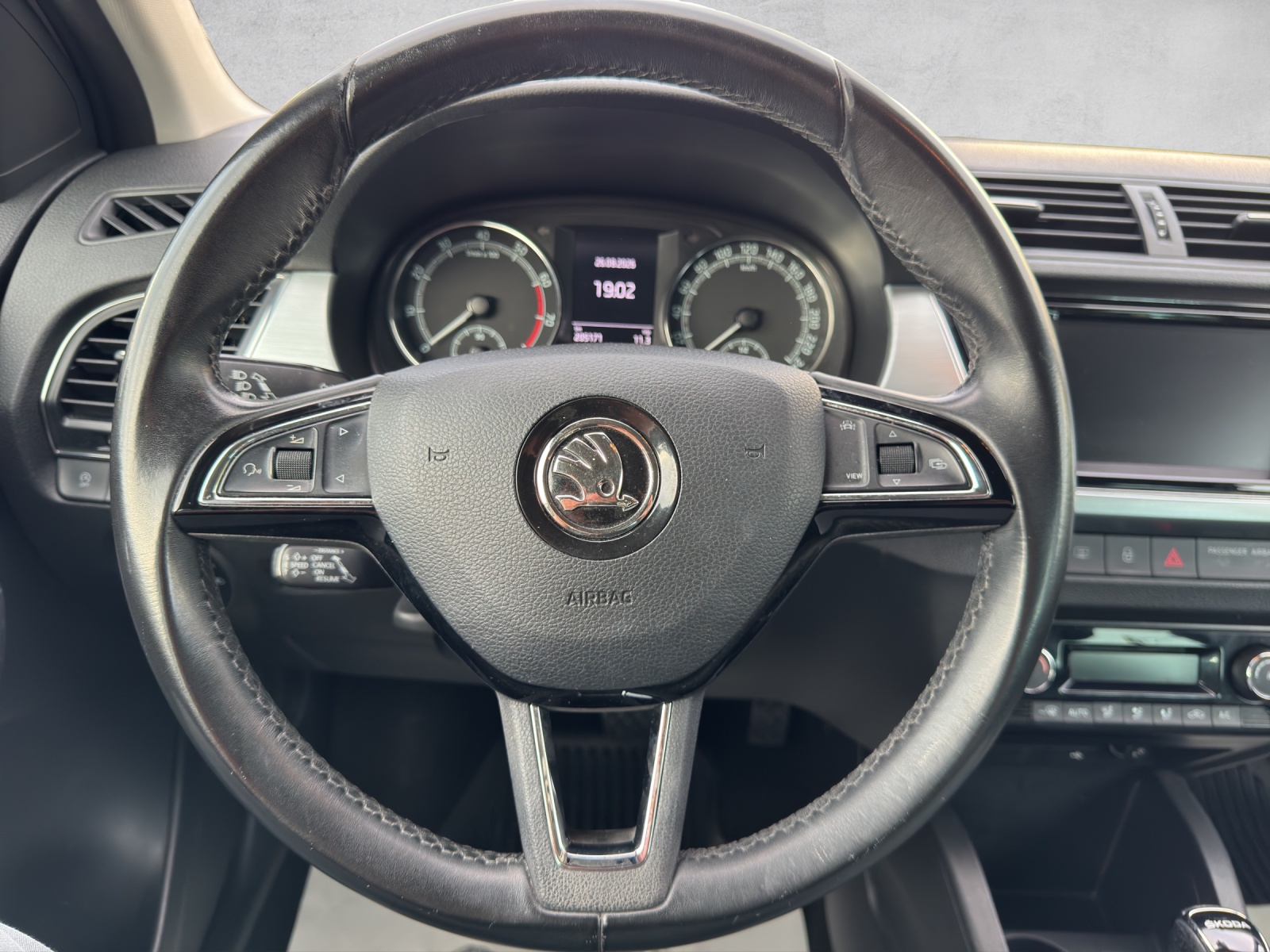SKODA Fabia Combi 1.0 TSI Ambition-image-9