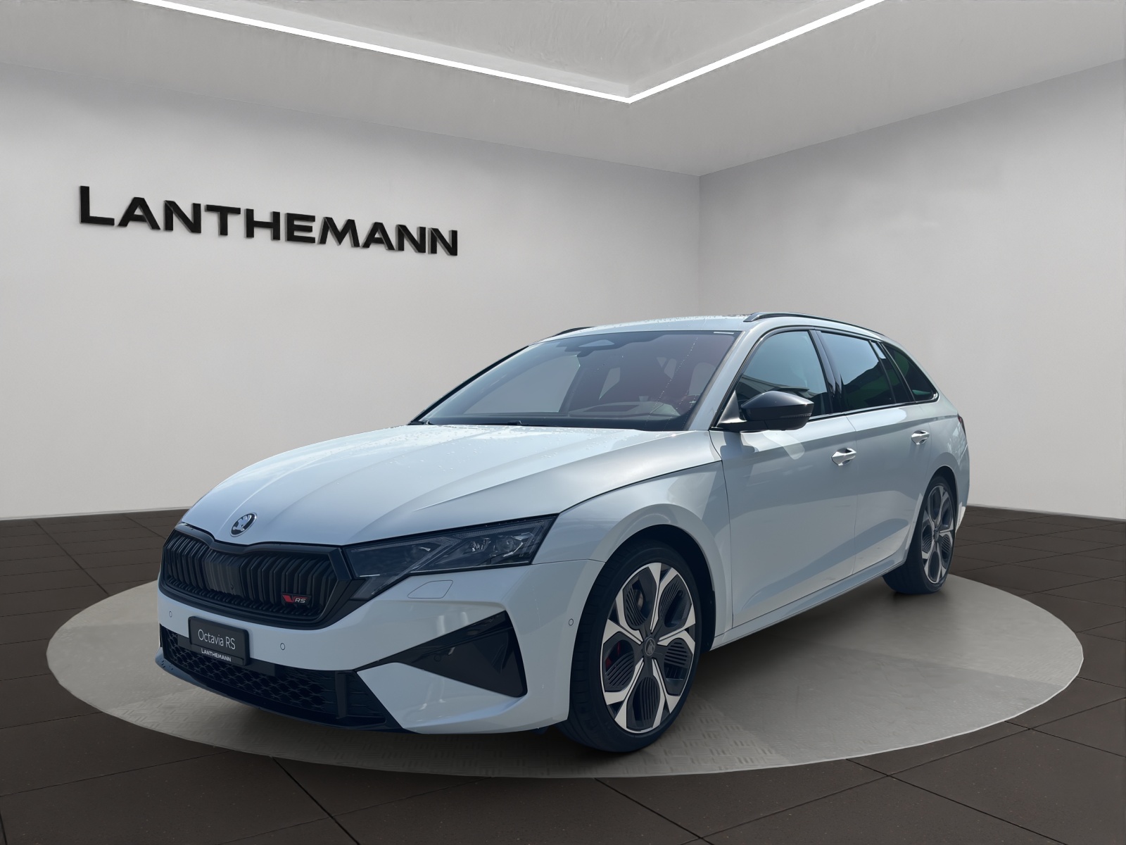 SKODA Octavia Combi 2.0 TSI DSG RS 30 Years Edition-image-0