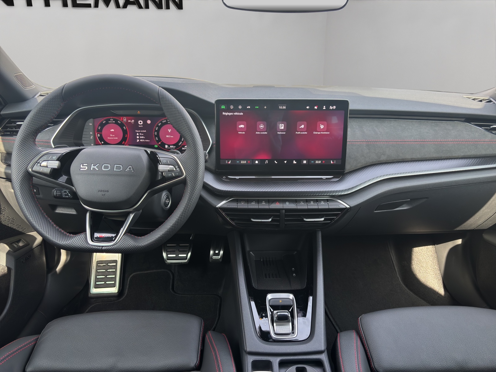 SKODA Octavia Combi 2.0 TSI DSG RS 30 Years Edition-image-9
