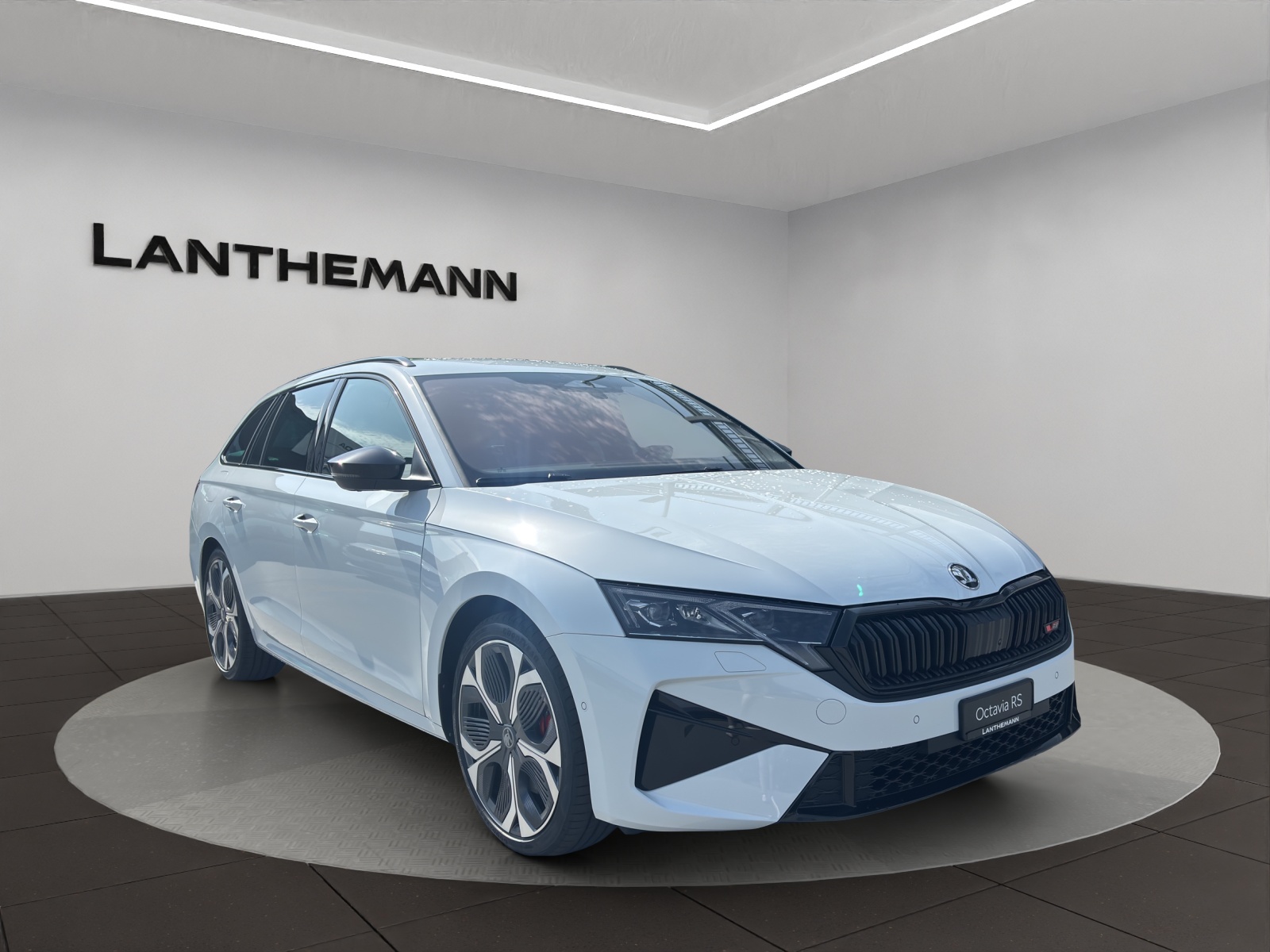 SKODA Octavia Combi 2.0 TSI DSG RS 30 Years Edition-image-5