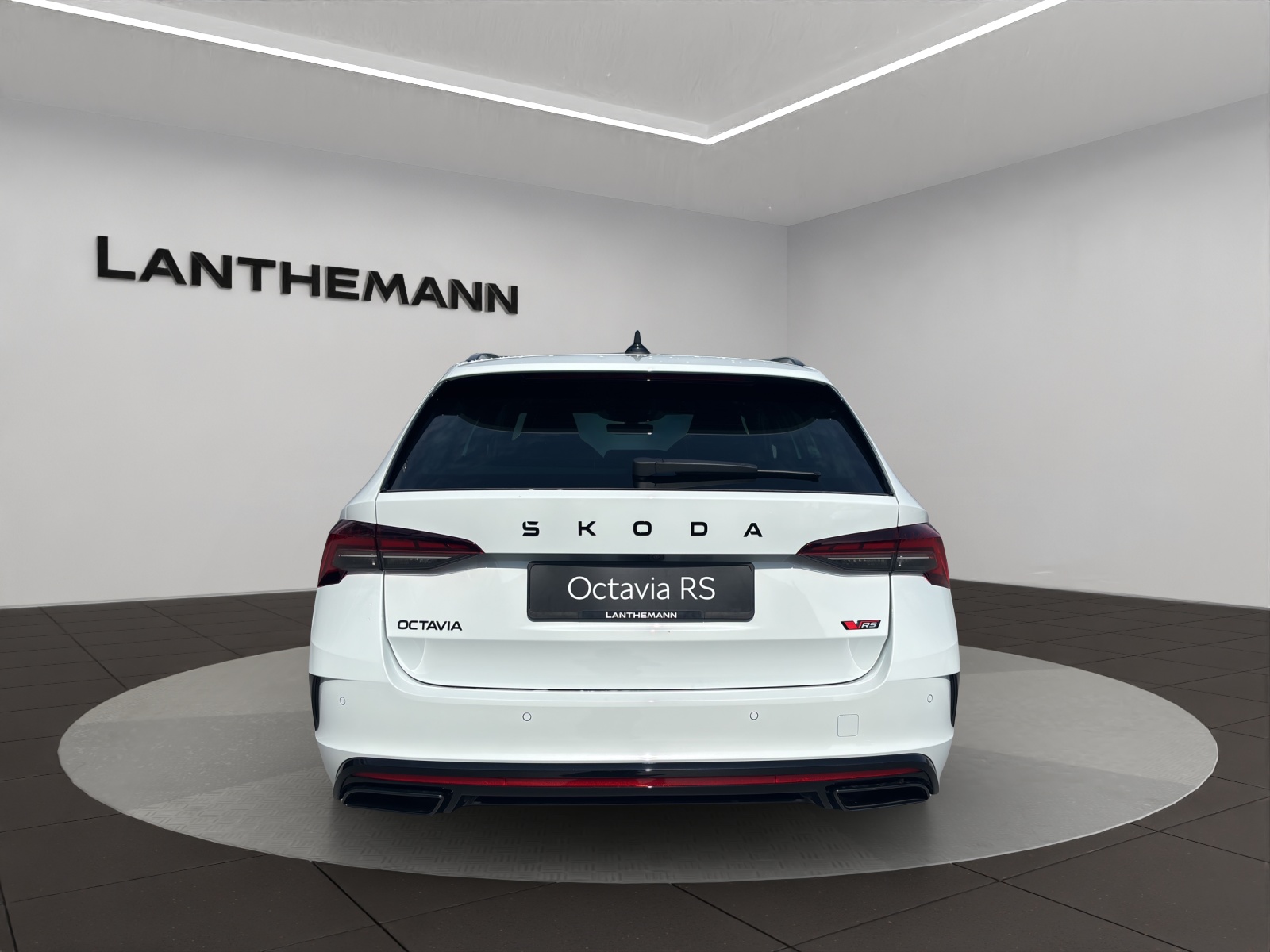 SKODA Octavia Combi 2.0 TSI DSG RS 30 Years Edition-image-3