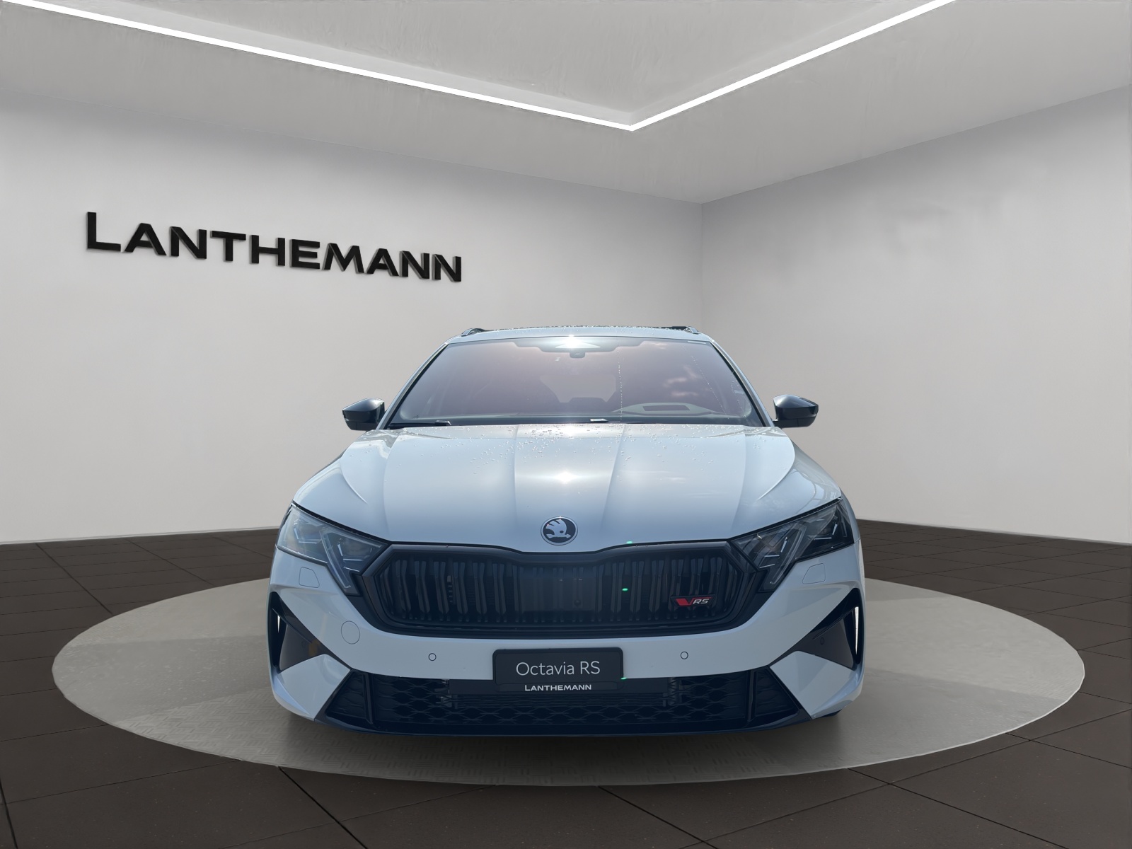 SKODA Octavia Combi 2.0 TSI DSG RS 30 Years Edition-image-6