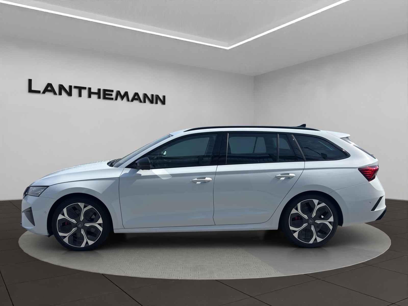 SKODA Octavia Combi 2.0 TSI DSG RS 30 Years Edition-image-1