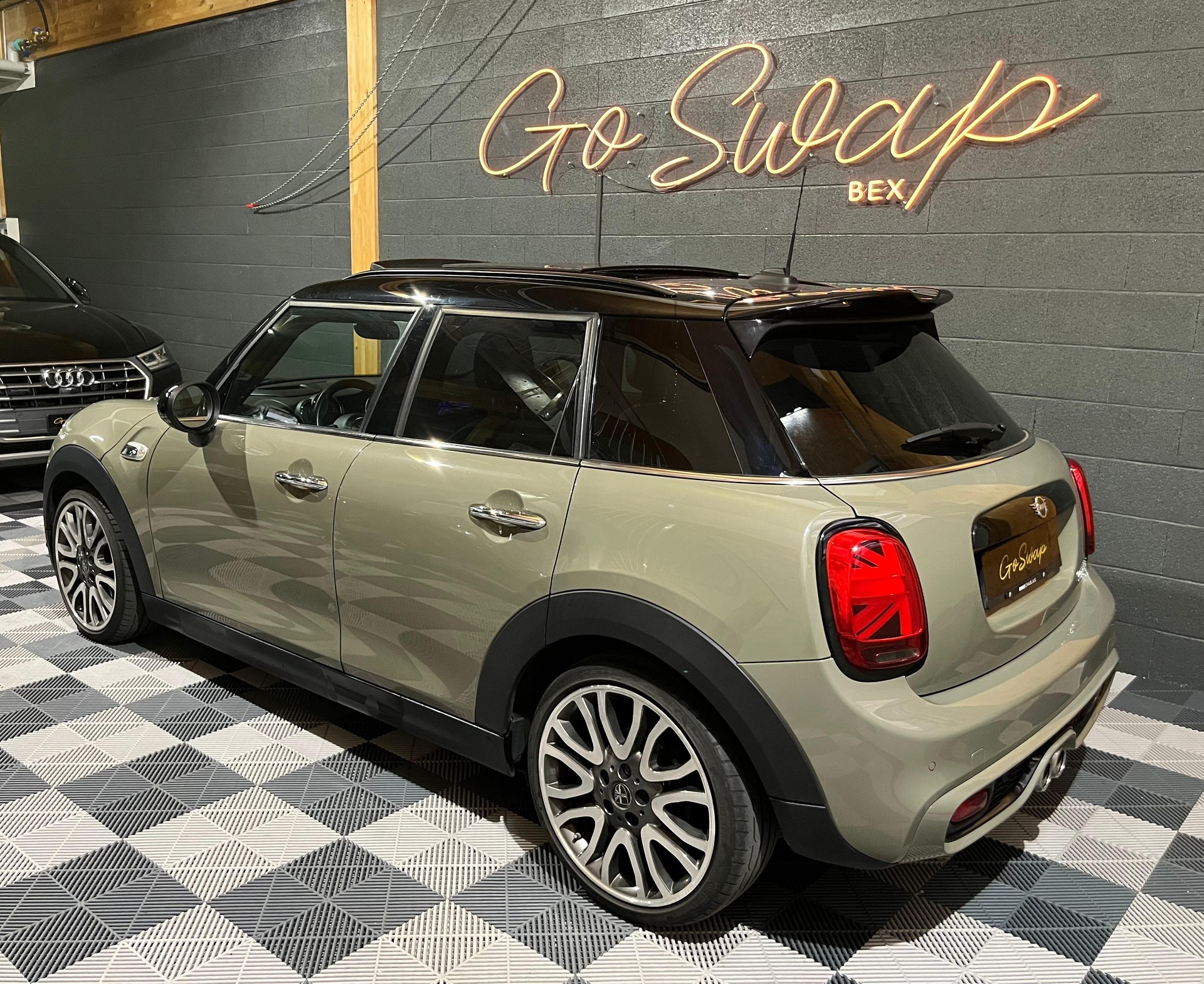 MINI Cooper S Steptronic DKG 5 portes-image-9
