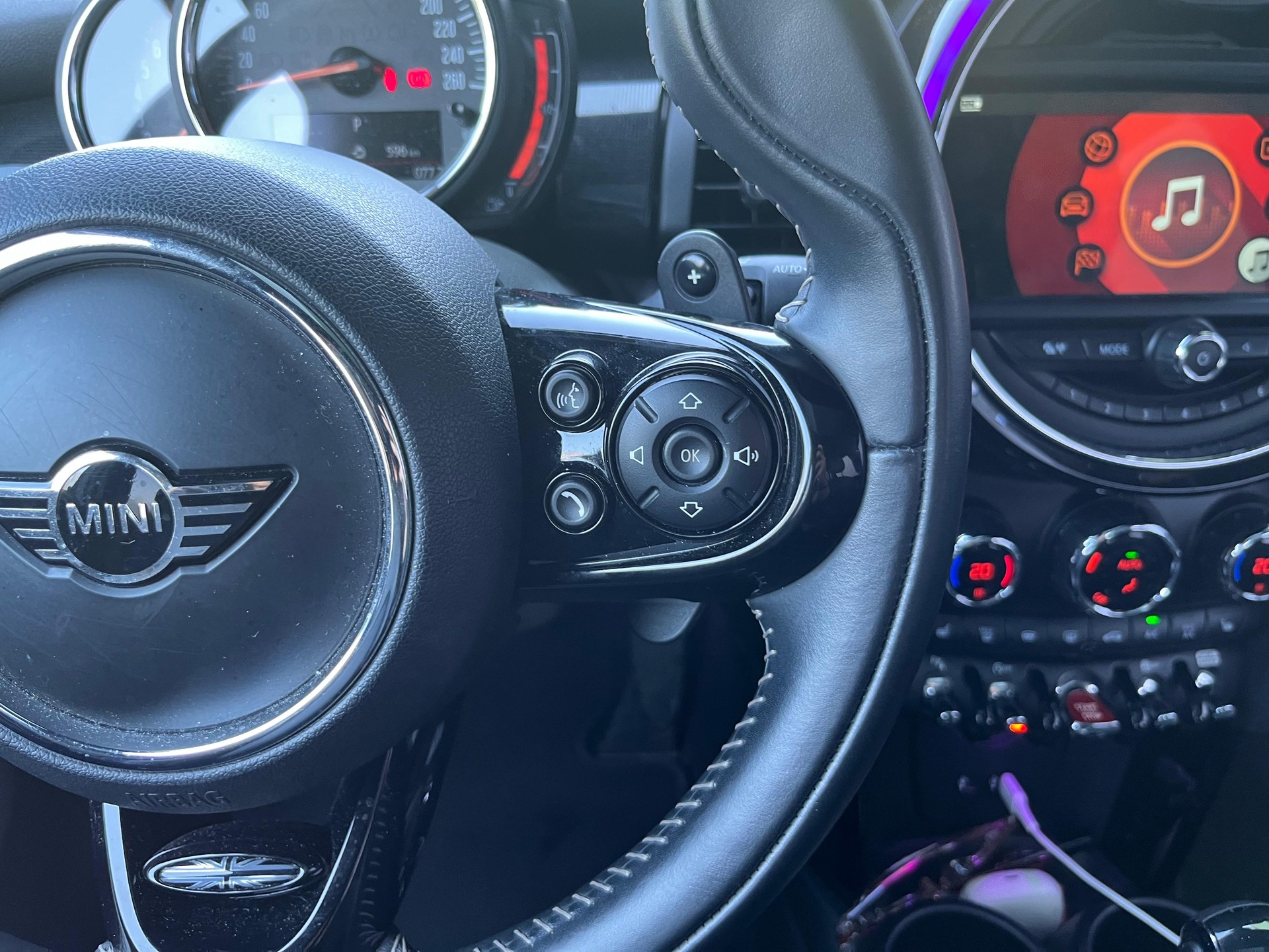 MINI Cooper S Steptronic DKG 5 portes-image-17