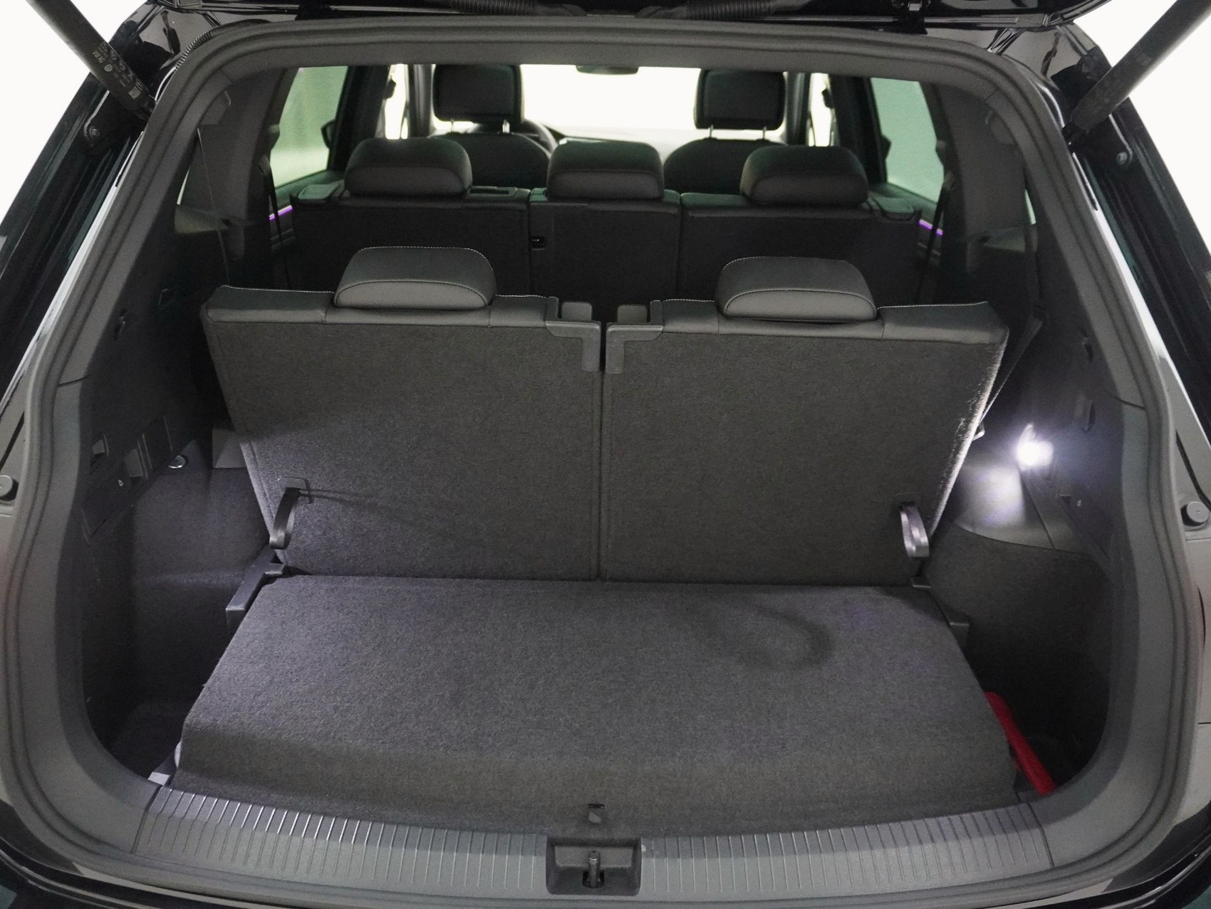 VW Tiguan Allspace 2.0 TSI DSG R-Line Black Style 4Motion **Ledersitze mit Memory**-image-14