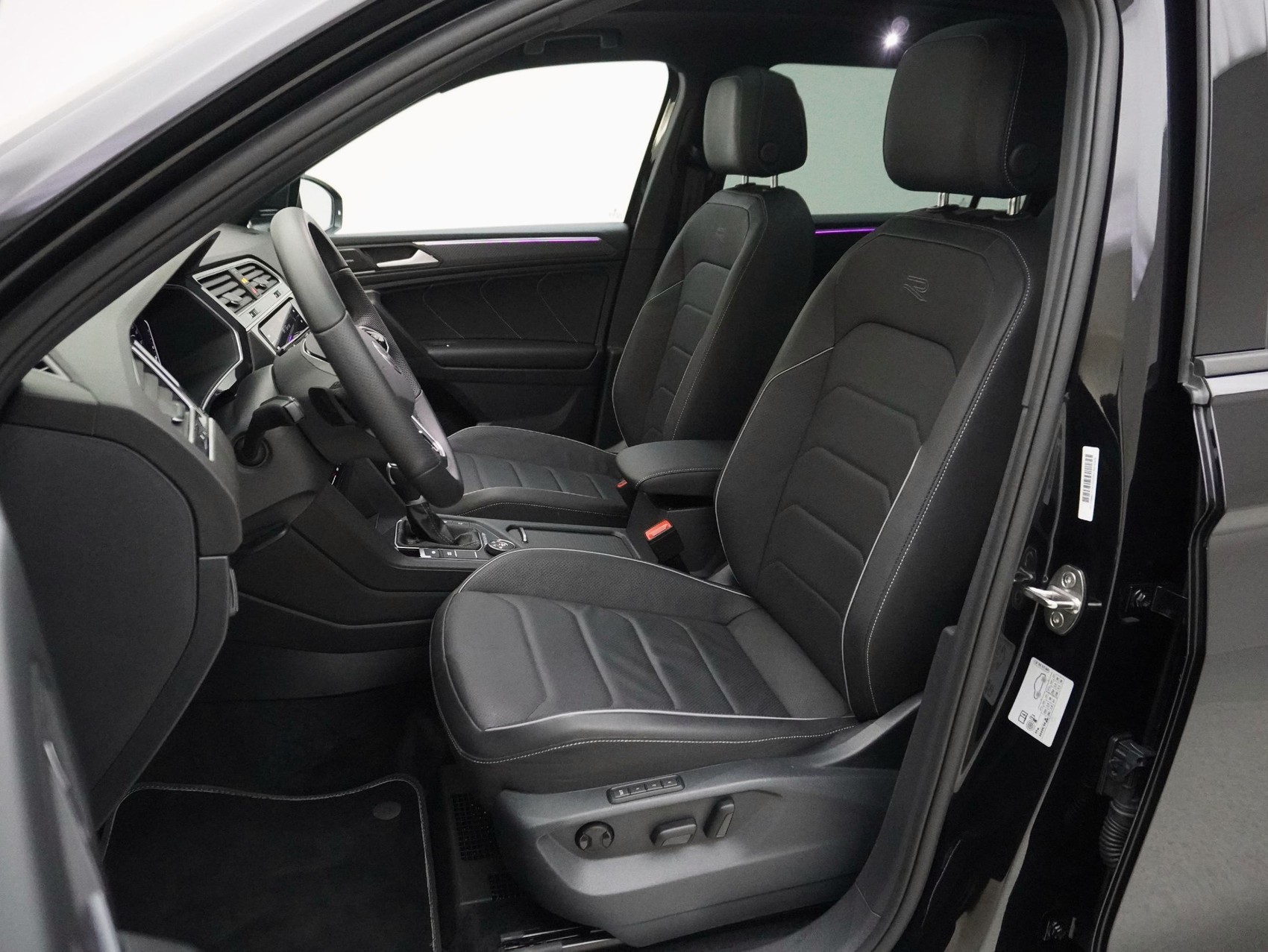 VW Tiguan Allspace 2.0 TSI DSG R-Line Black Style 4Motion **Ledersitze mit Memory**-image-8