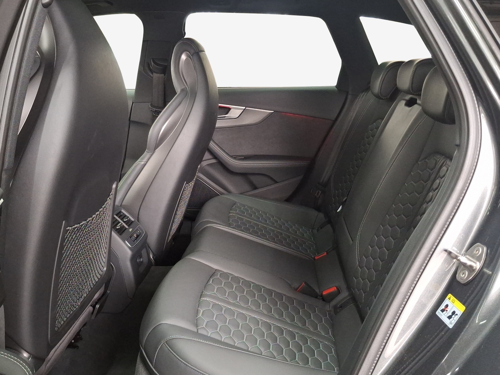 AUDI RS4 Avant quattro tiptronic-image-11
