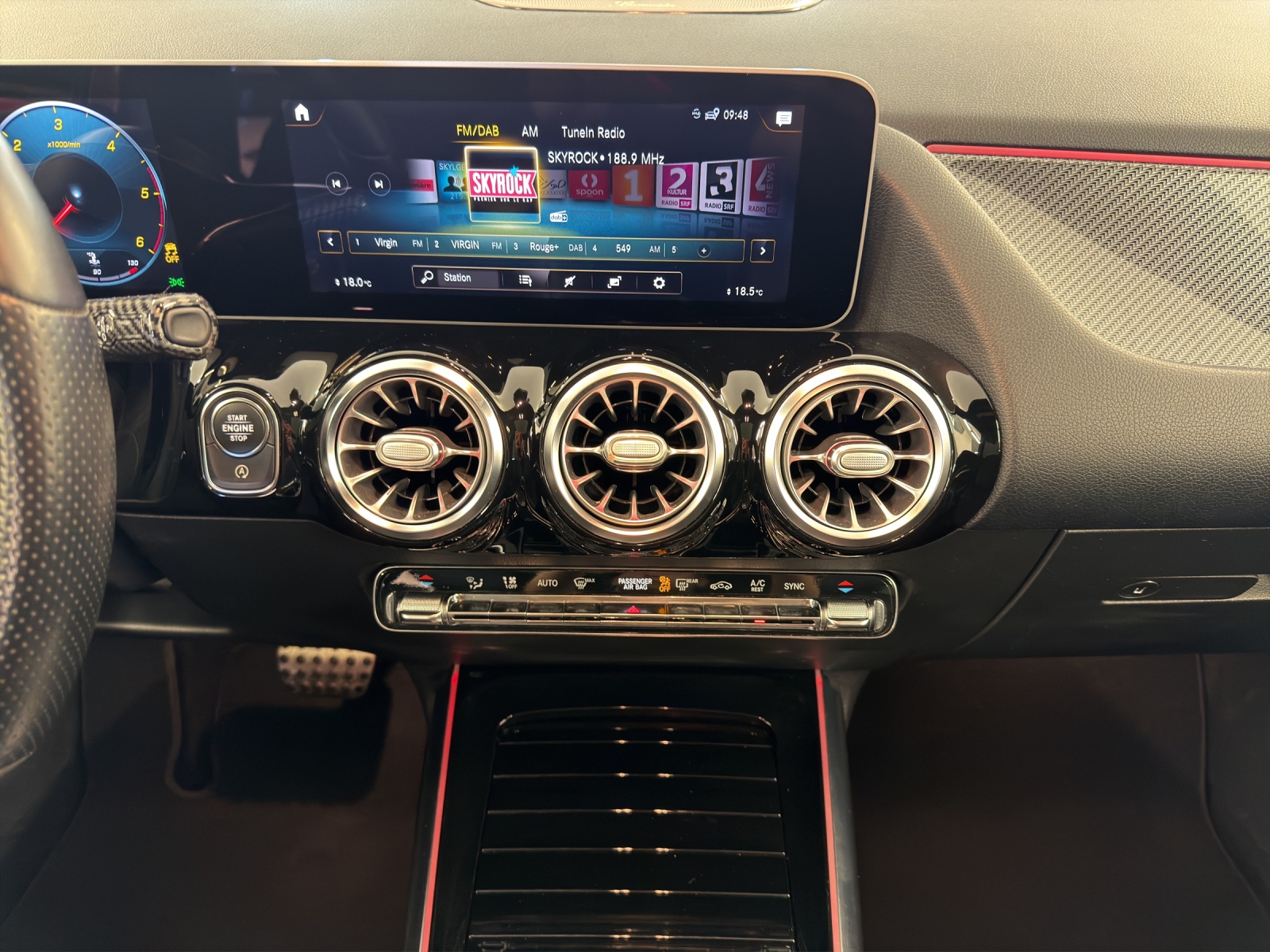 MERCEDES-BENZ B 220 d AMG Line-image-10