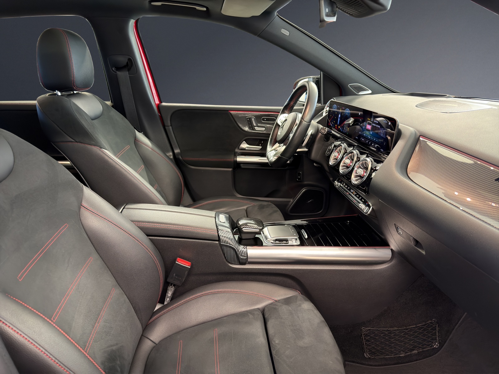 MERCEDES-BENZ B 220 d AMG Line-image-5