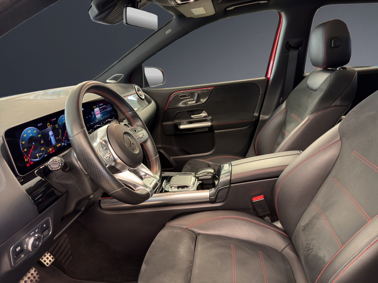 MERCEDES-BENZ B 220 d AMG Line-image-4