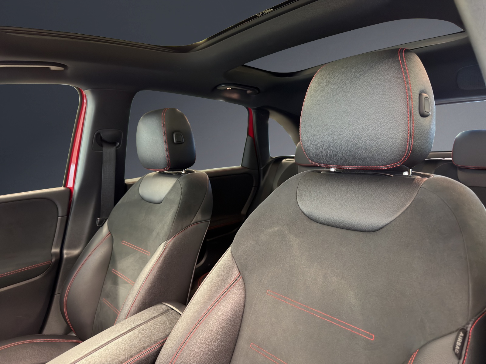MERCEDES-BENZ B 220 d AMG Line-image-6