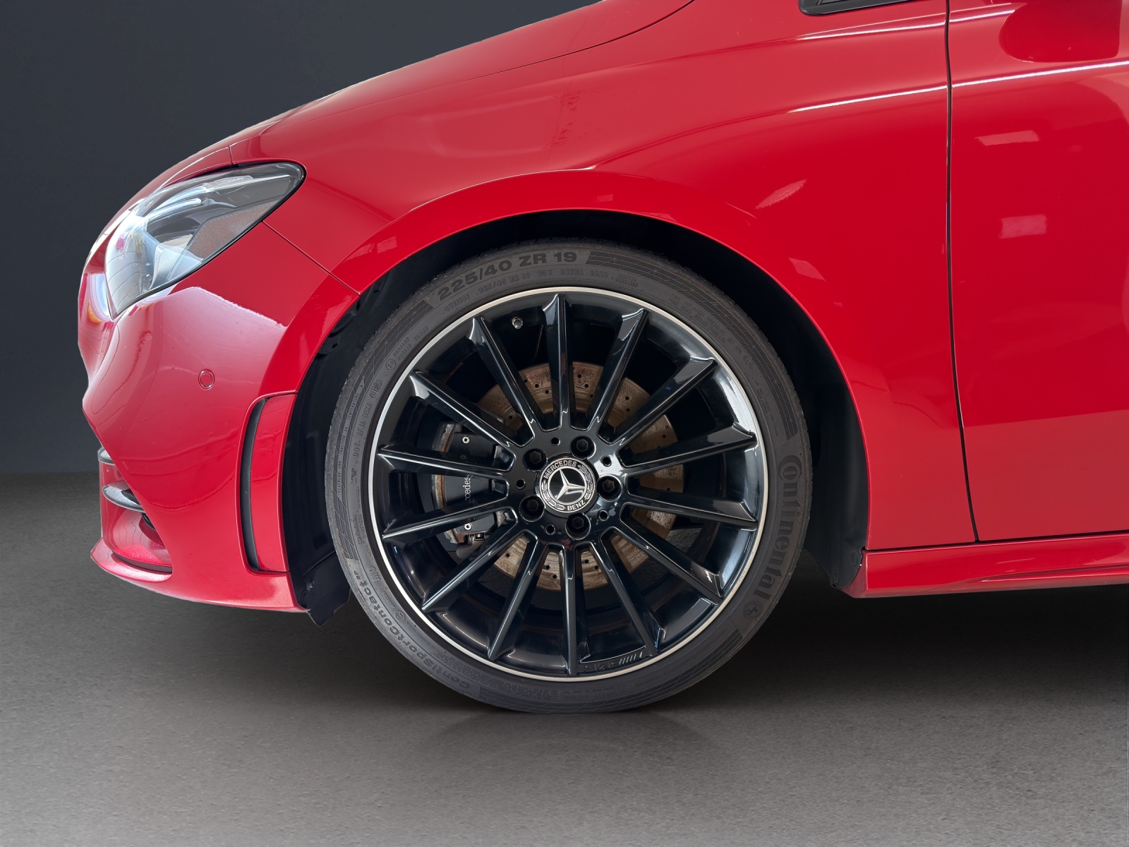 MERCEDES-BENZ B 220 d AMG Line-image-16