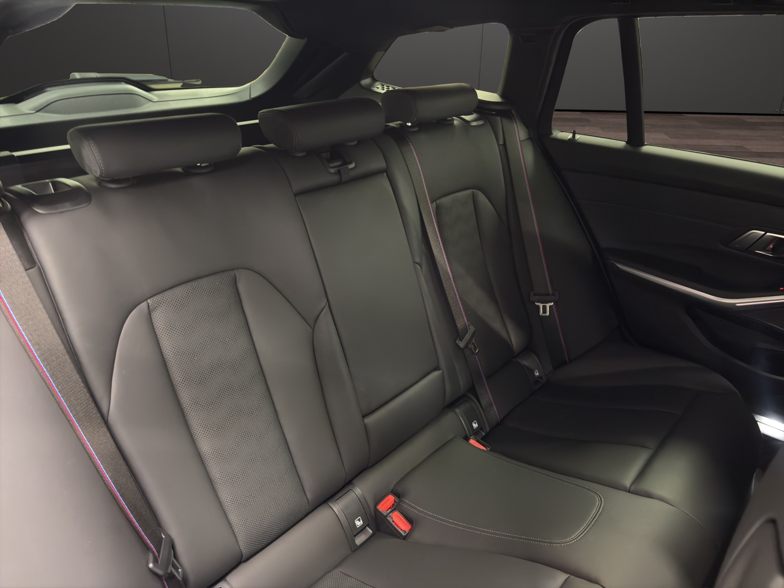 BMW M3 Competition xDrive Touring-image-19