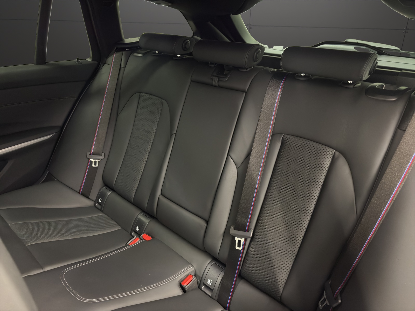 BMW M3 Competition xDrive Touring-image-18