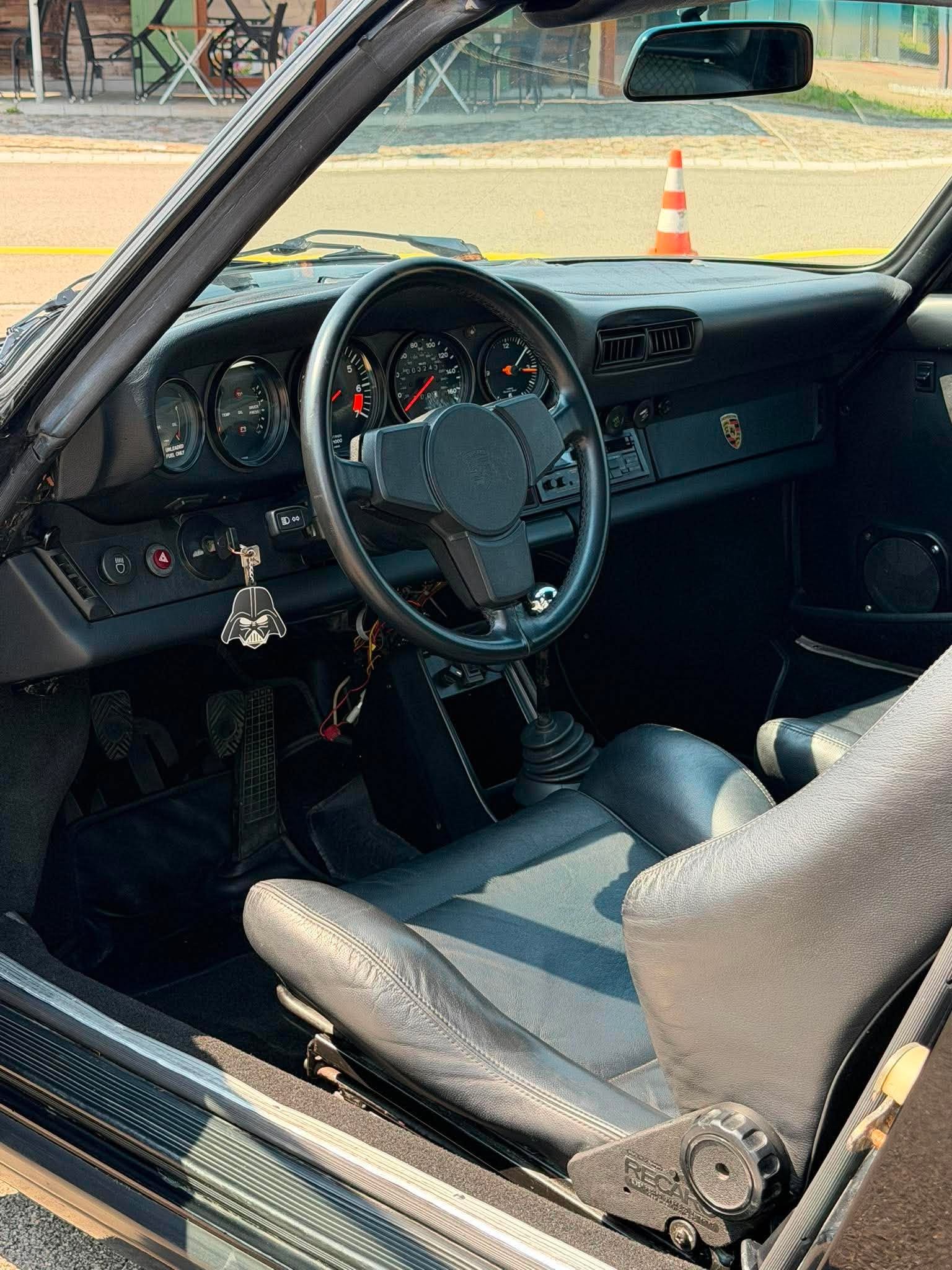 PORSCHE 911 Carrera Targa-image-9