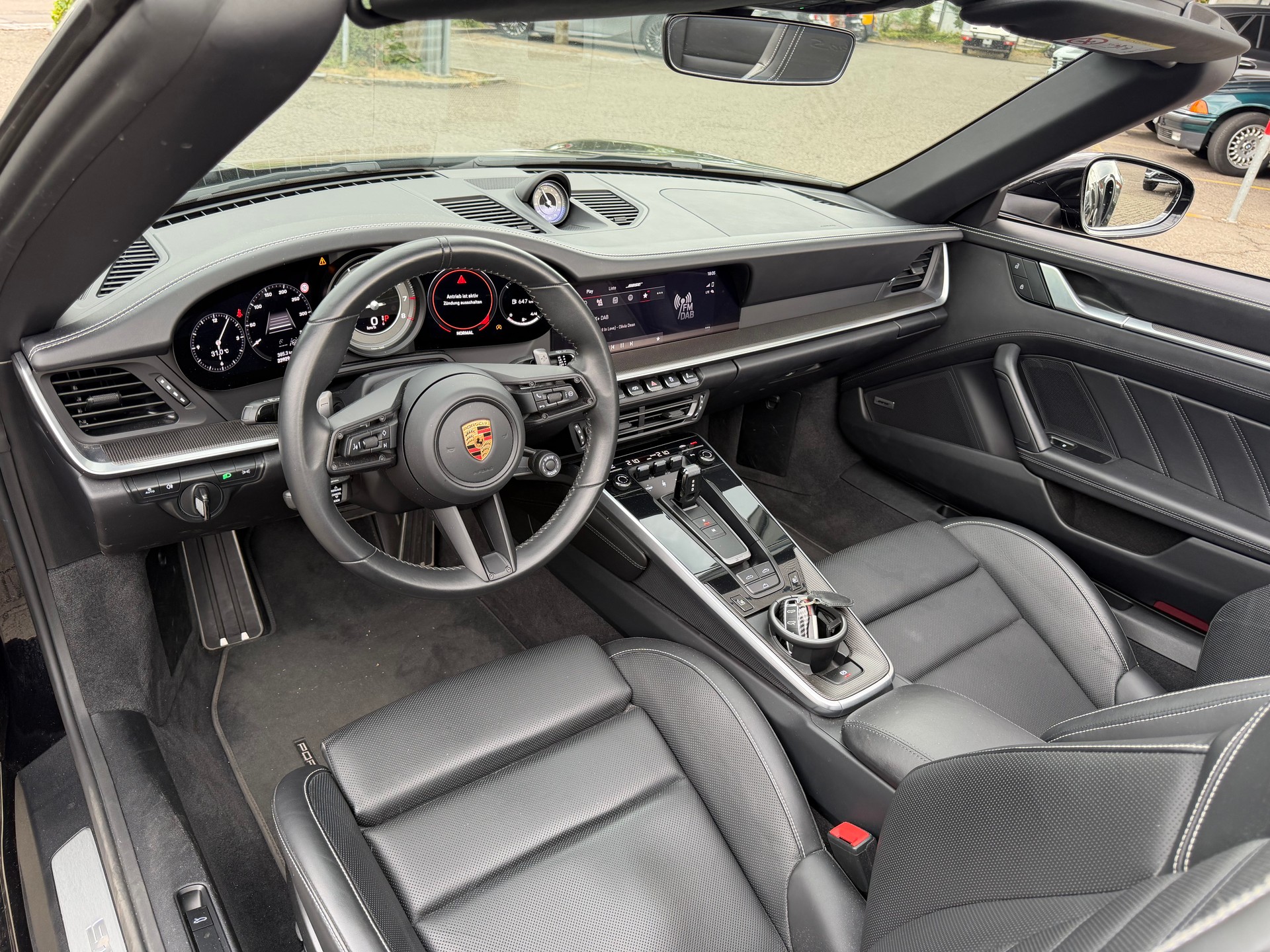 PORSCHE 911 Turbo S Cabriolet PDK-image-16