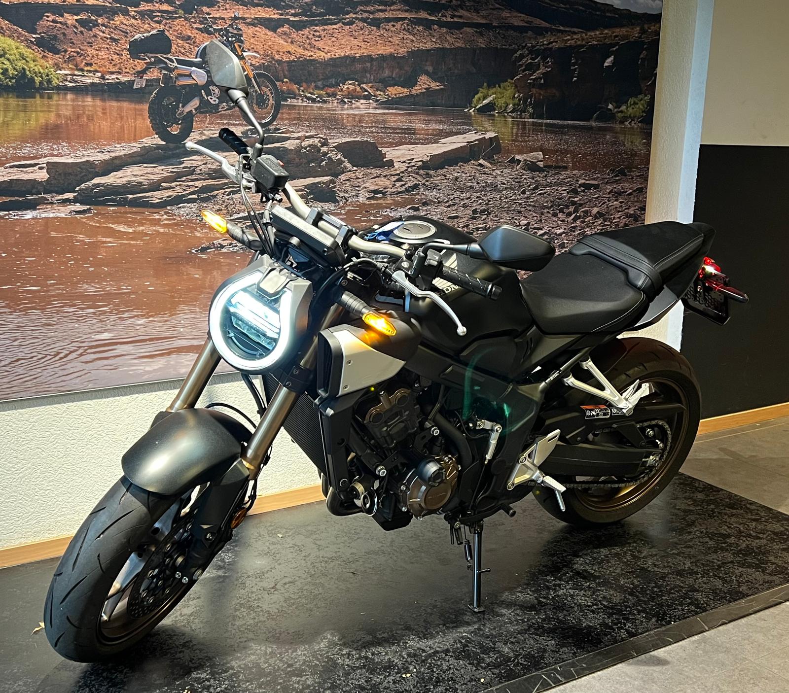 HONDA CB 650 R E-Clutch (35kW)-showroom-element-2
