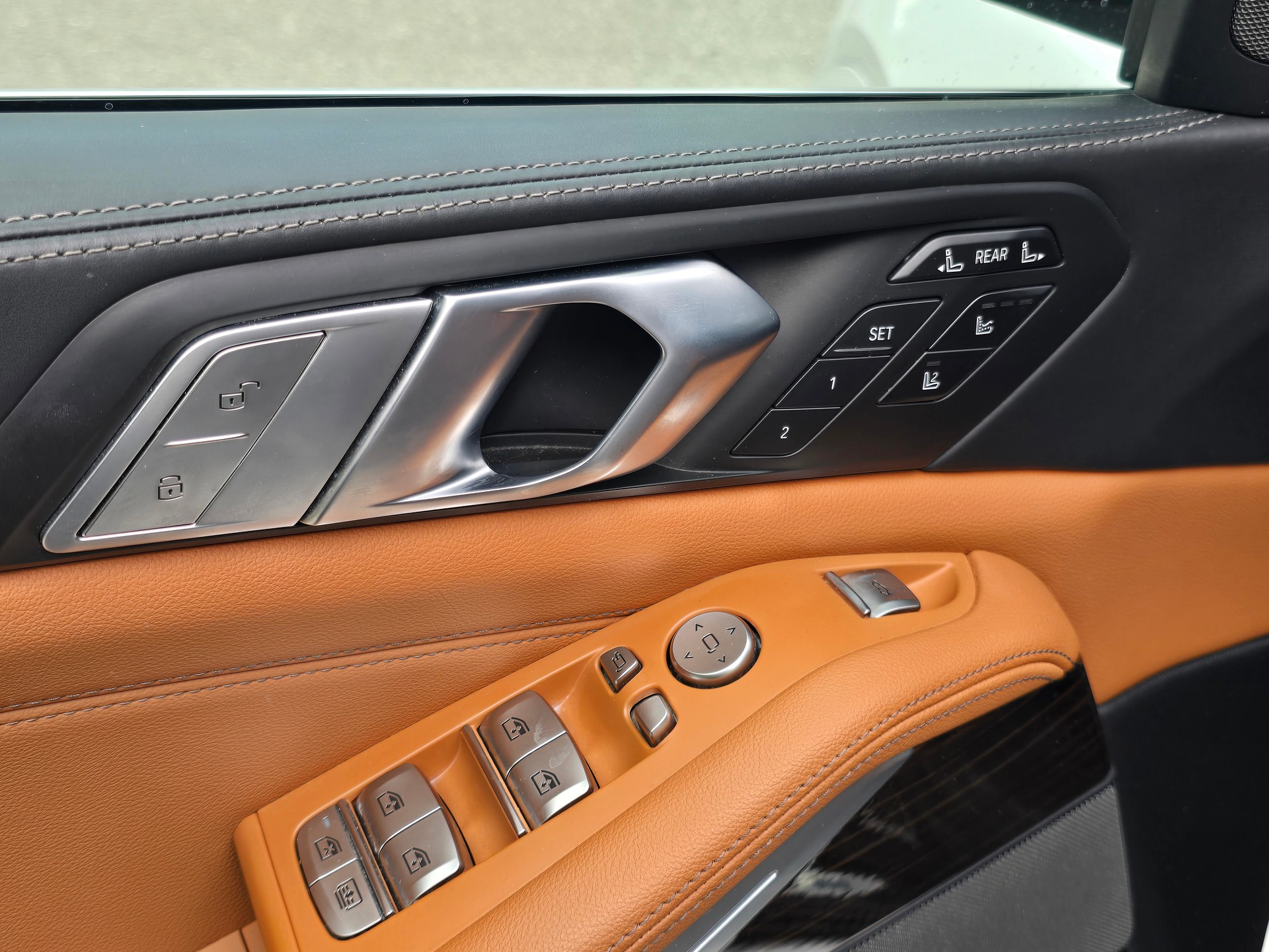 BMW M50i-image-4