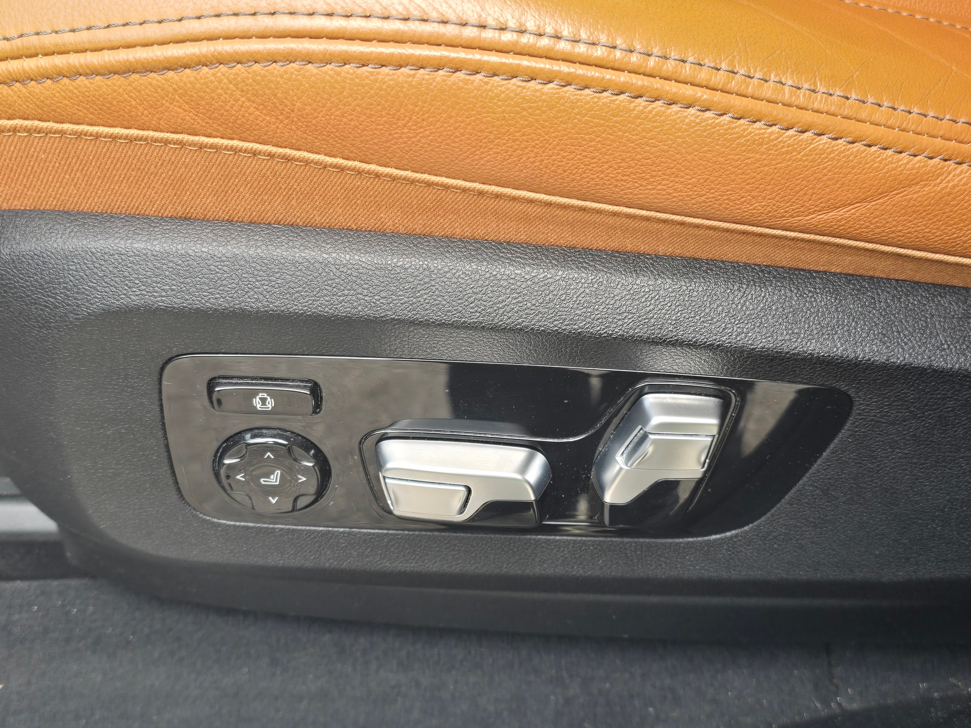BMW M50i-image-17