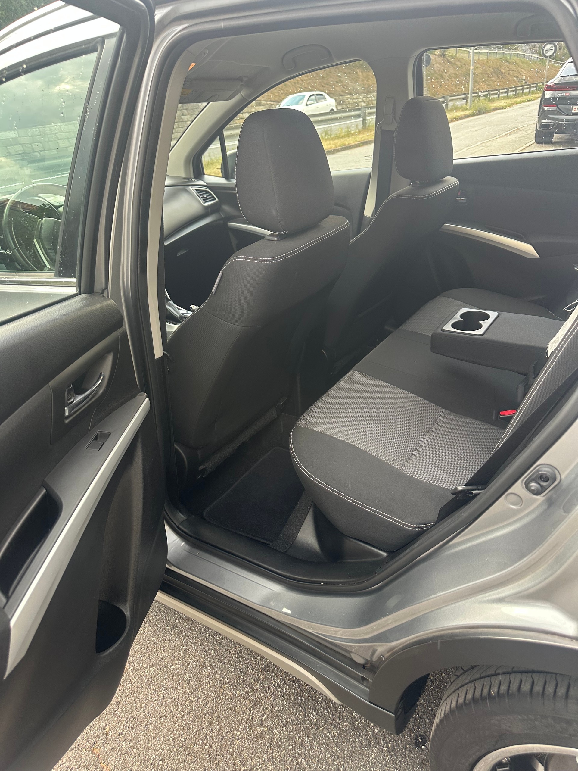 SUZUKI S-CROSS-image-5
