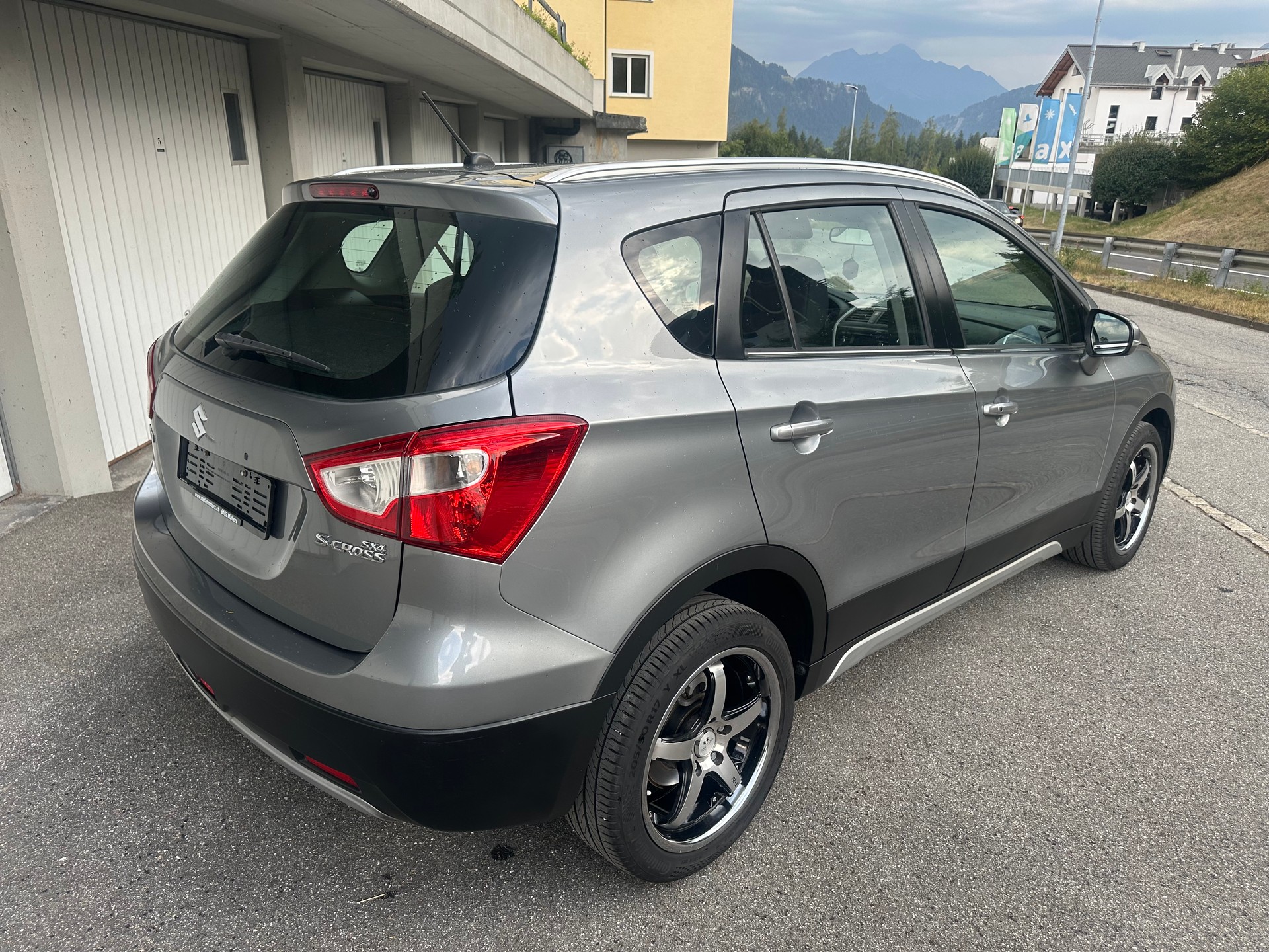 SUZUKI S-CROSS-image-2