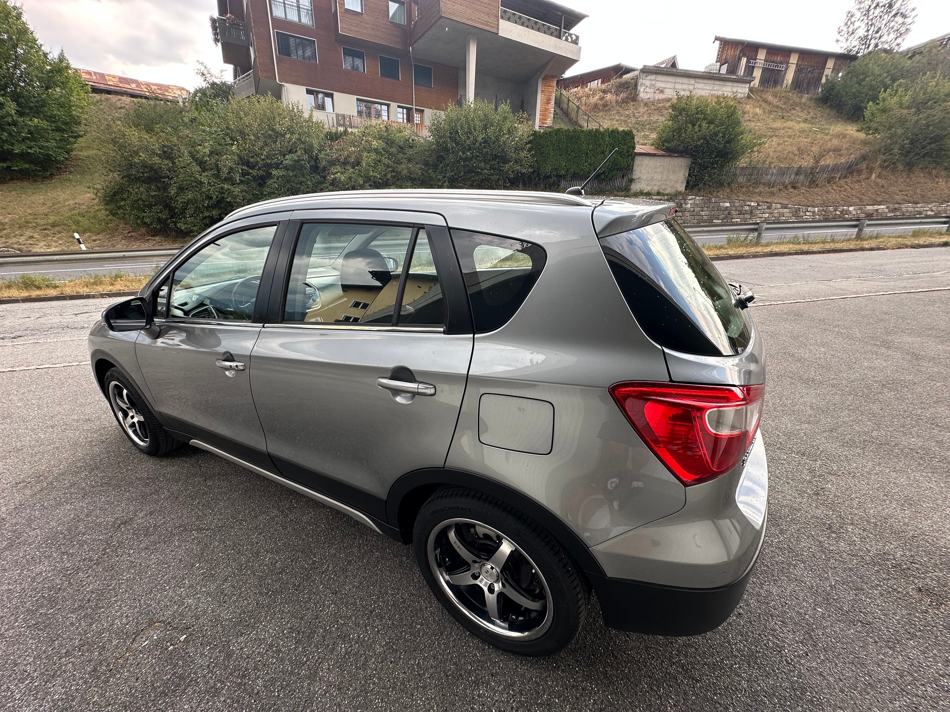 SUZUKI S-CROSS-image-3