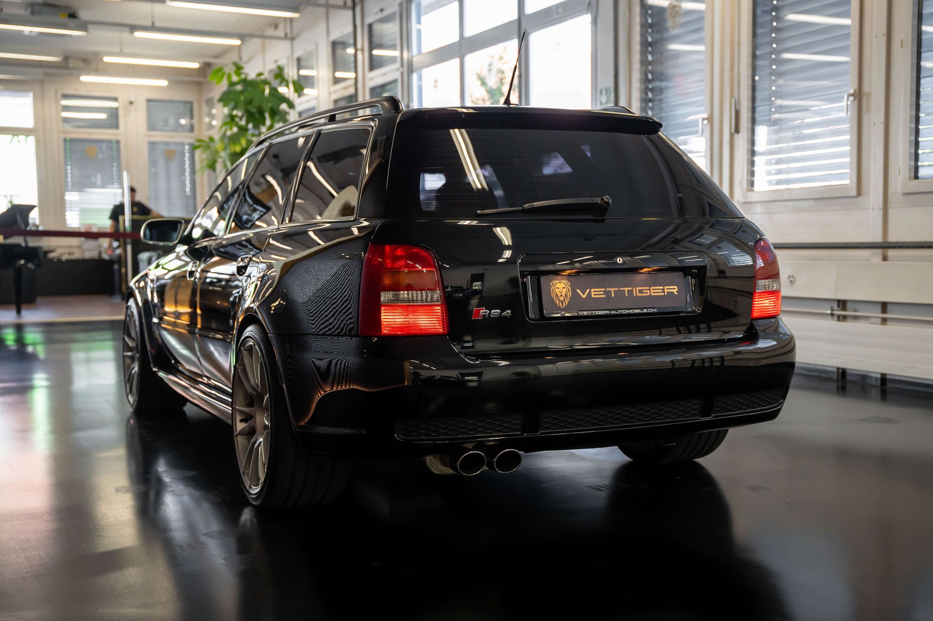 AUDI RS4 Avant quattro-showroom-element-3