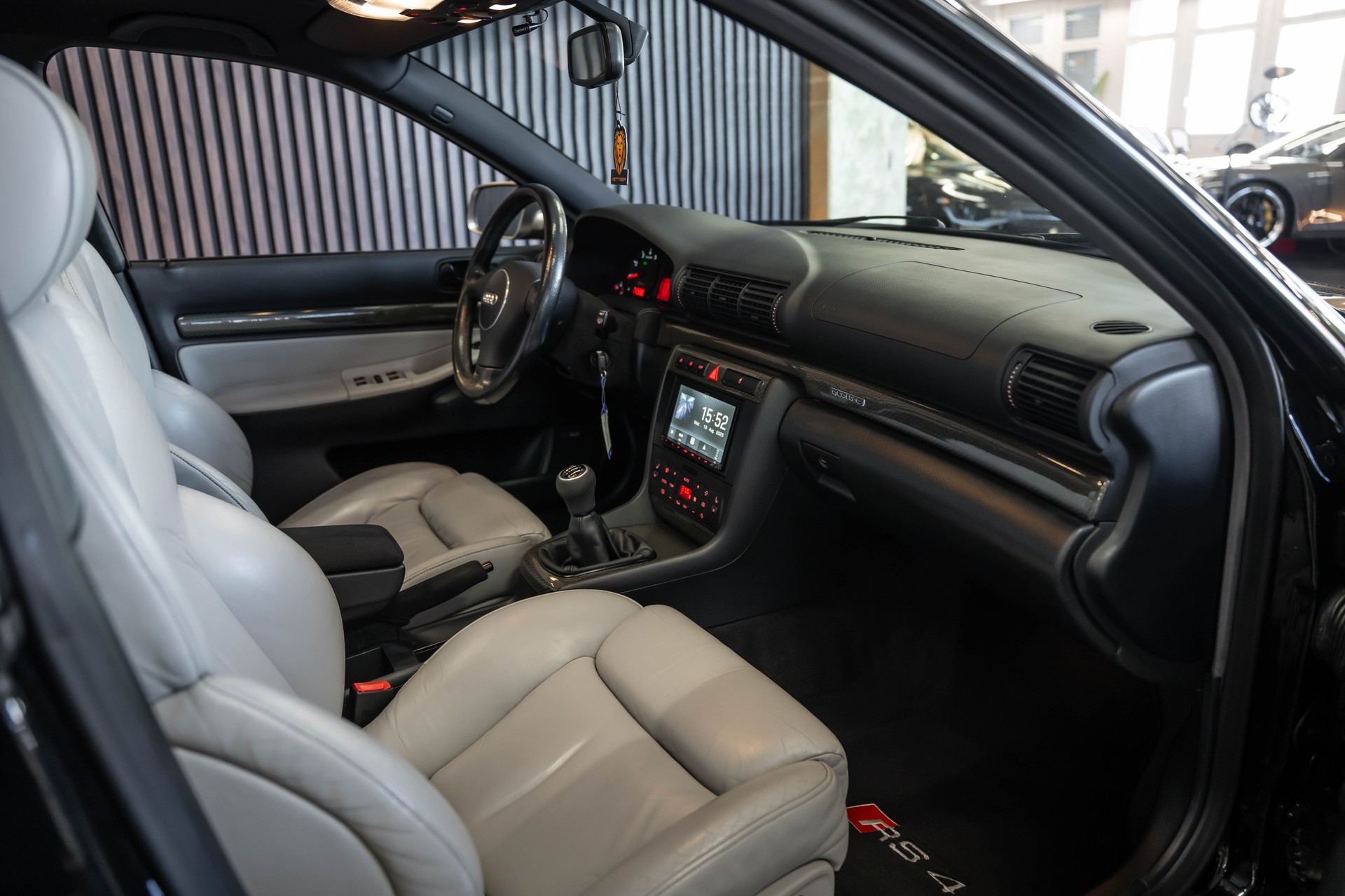 AUDI RS4 Avant quattro-image-14