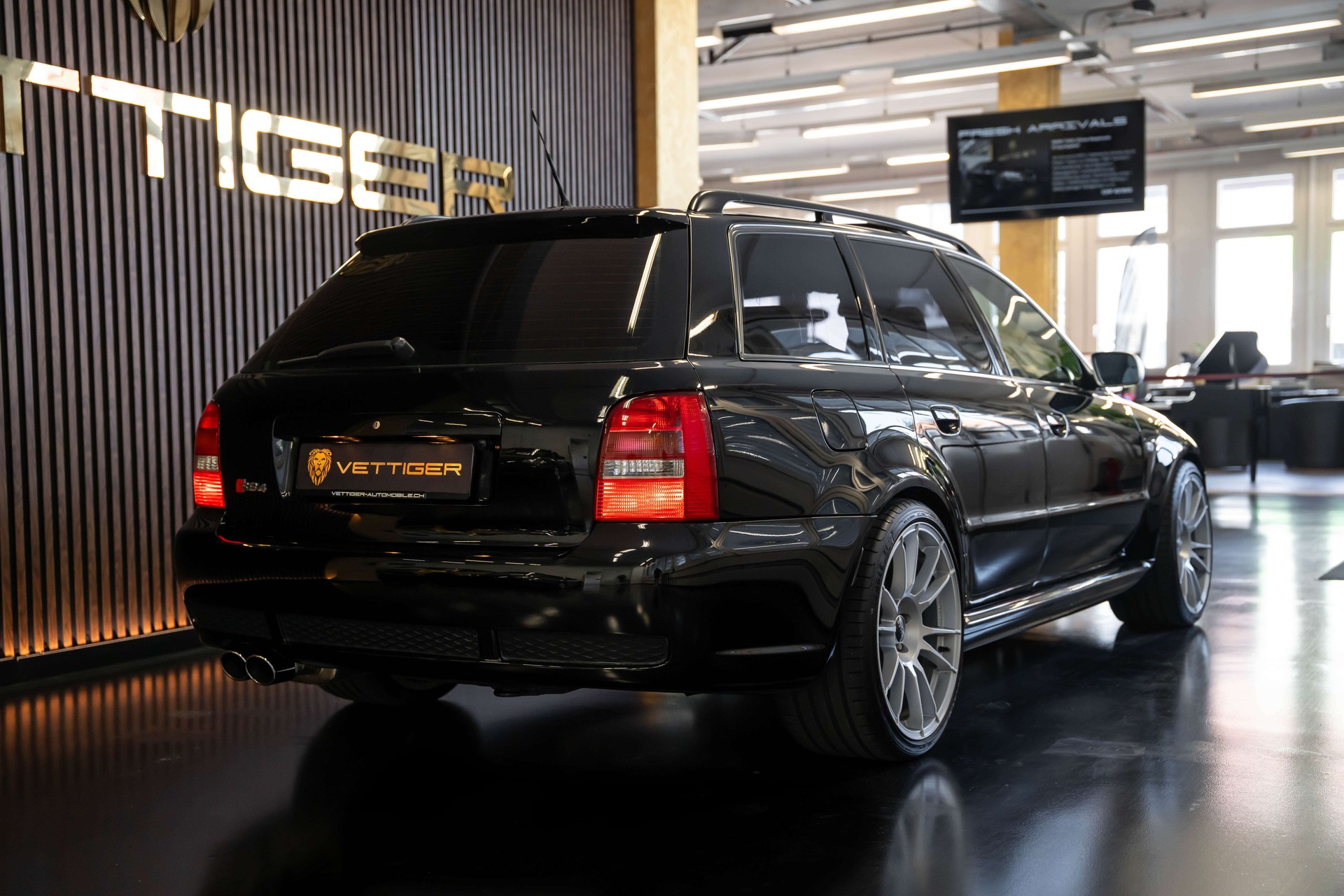 AUDI RS4 Avant quattro-image-6