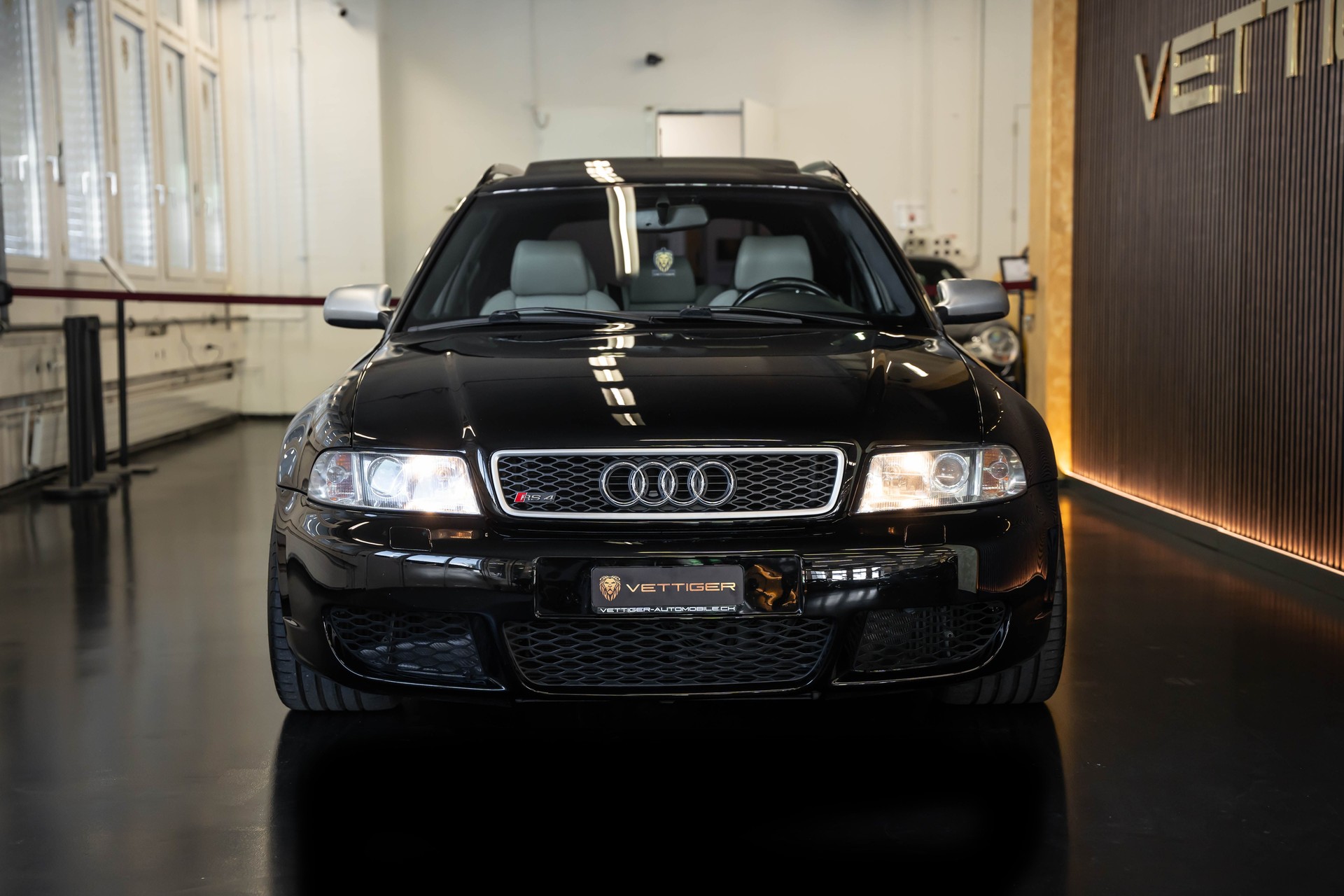 AUDI RS4 Avant quattro-showroom-element-1