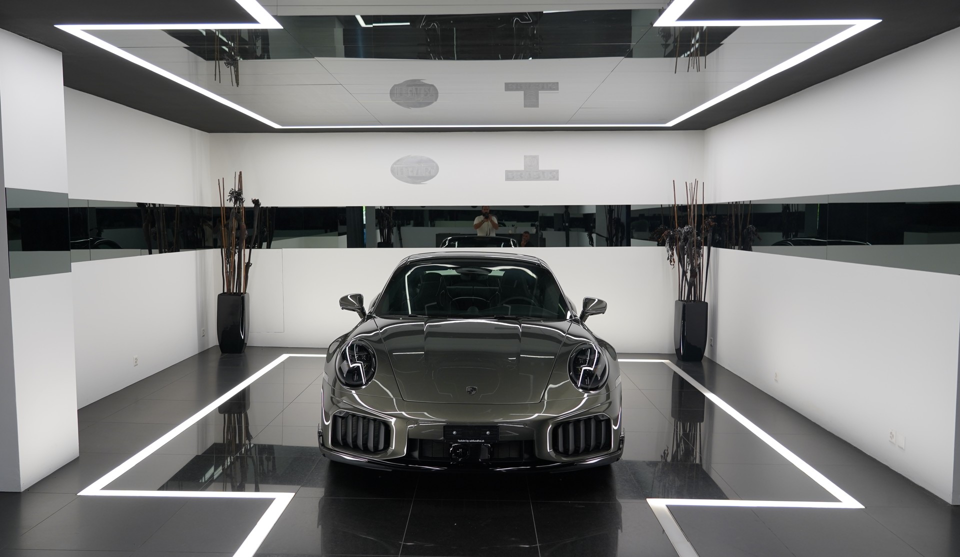 PORSCHE 911 Turbo S PDK-image-2