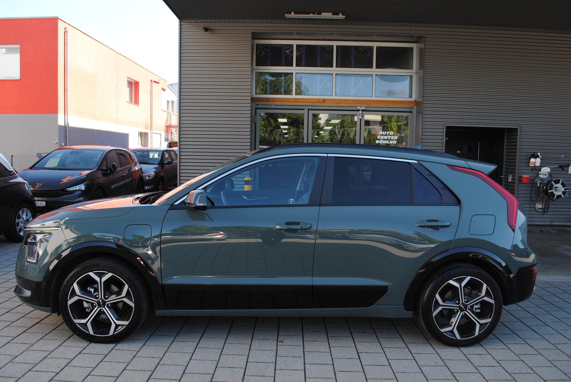 KIA Niro 1.6GDi Plug-in Hybrid Power Edition DCT-image-3
