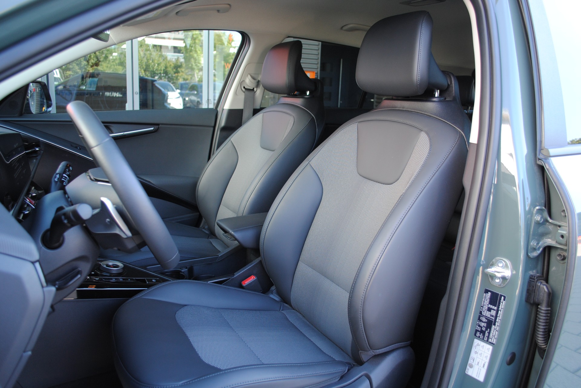 KIA Niro 1.6GDi Plug-in Hybrid Power Edition DCT-image-9
