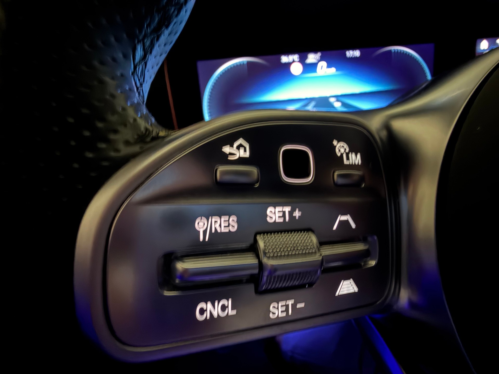 MERCEDES-BENZ CLS 450 4Matic AMG Line 9G-Tronic-image-9