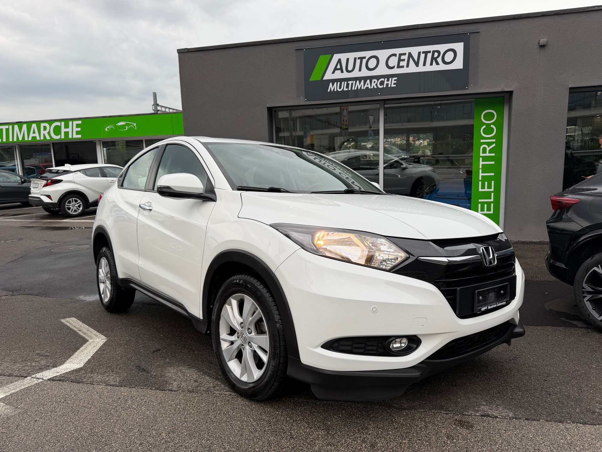 HONDA HR-V 1.6i-DTEC Elegance-image-2