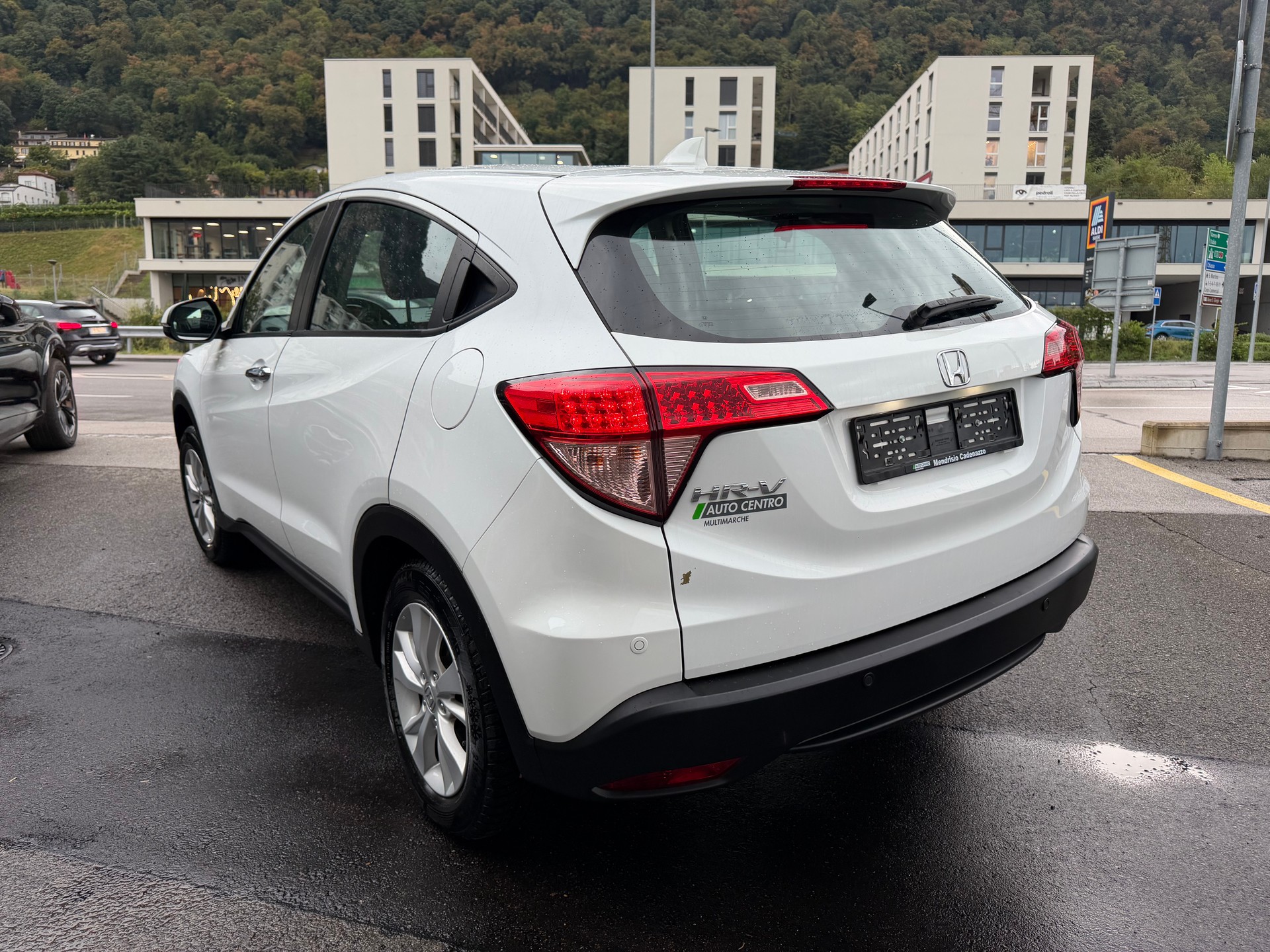 HONDA HR-V 1.6i-DTEC Elegance-image-8
