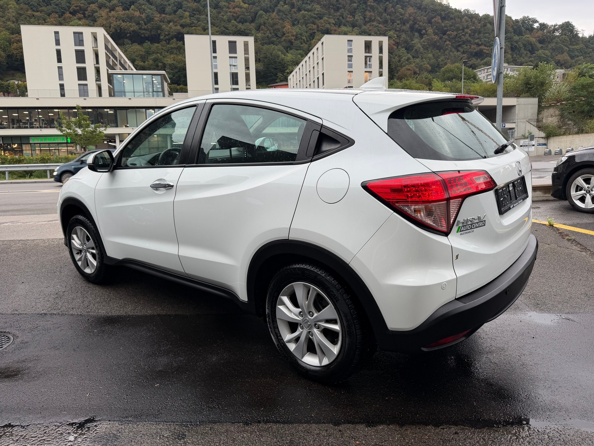 HONDA HR-V 1.6i-DTEC Elegance-image-6