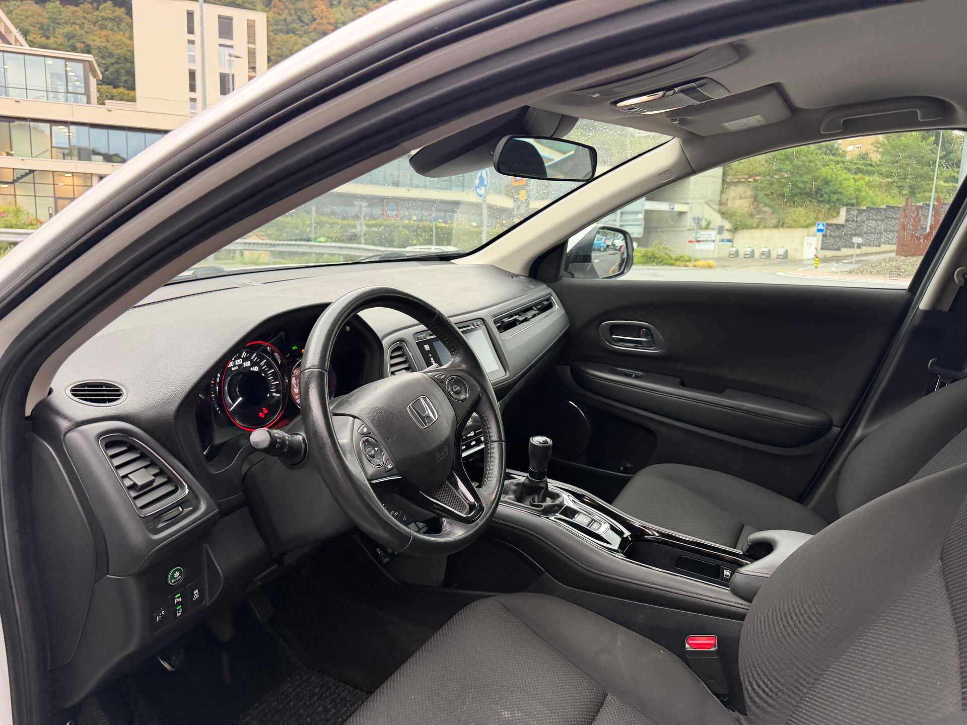 HONDA HR-V 1.6i-DTEC Elegance-image-11