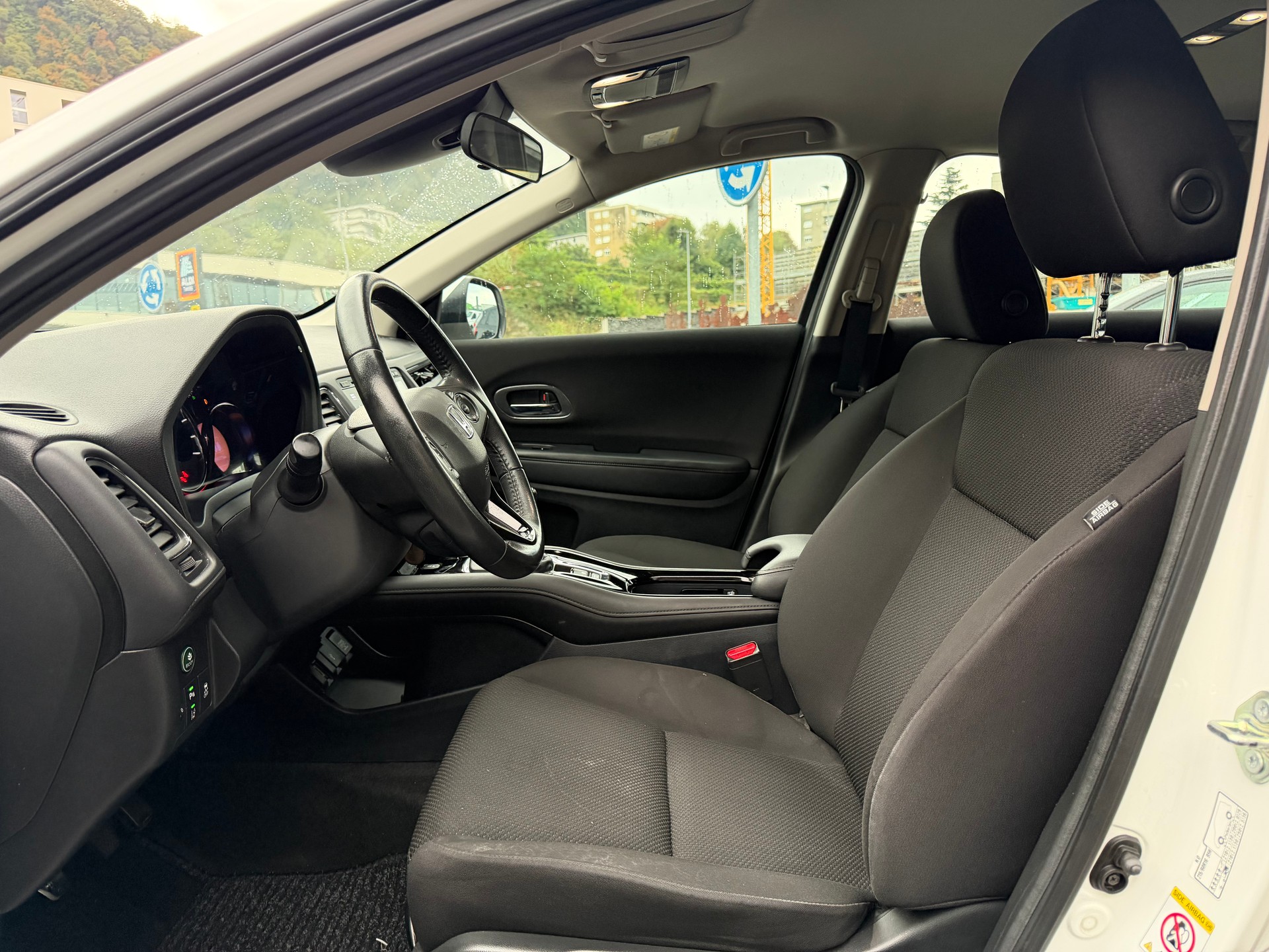 HONDA HR-V 1.6i-DTEC Elegance-image-9
